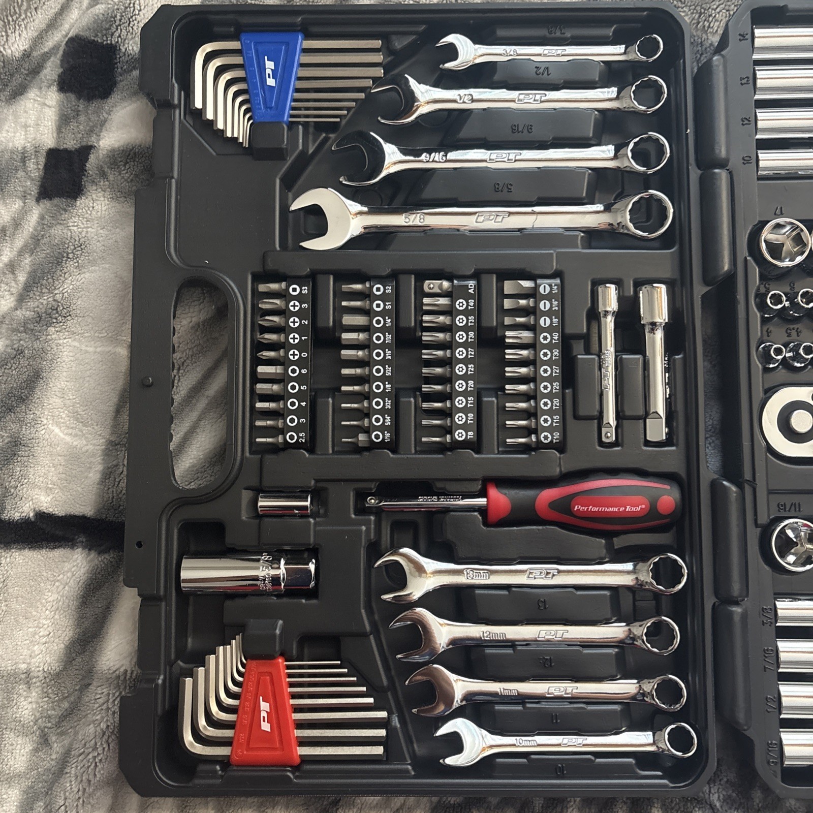 Performance Tool W30502 155-Piece SAE & Metric Mechanic’s Tool Set