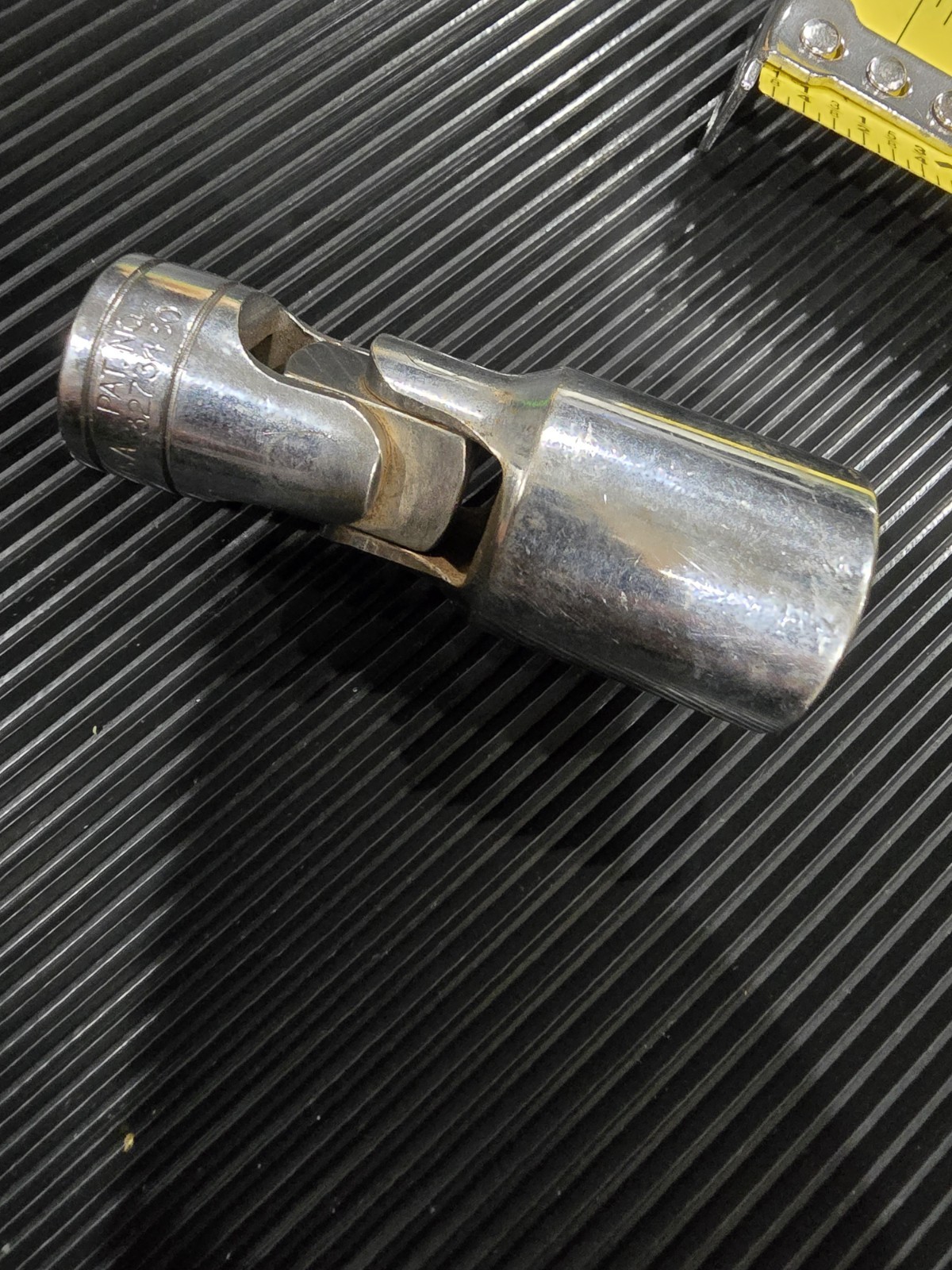 Snap On Tools FSU22 3/8 Drive 11/16″ Chrome Swivel Socket. Excellent Condition.