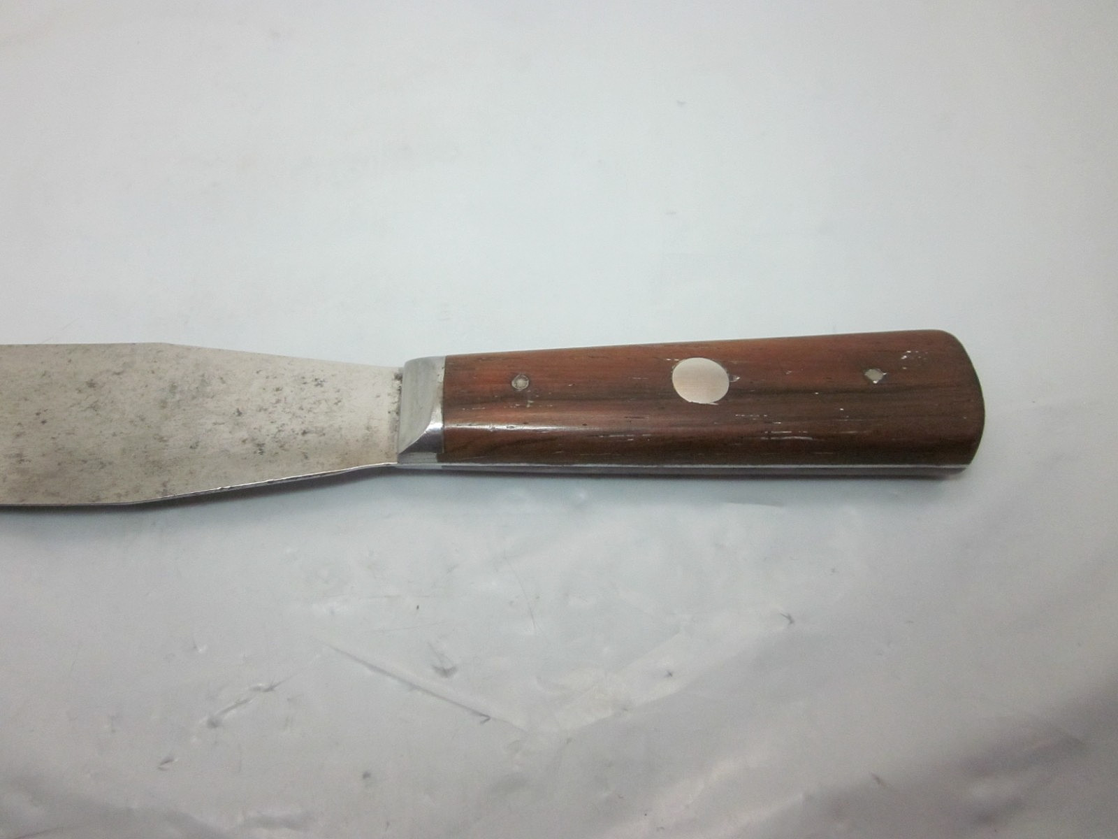 Red Devil 1&1/4″F Flexable Putty Knife Wood Handle 3 Pins USA 1940’s~1950’s Era