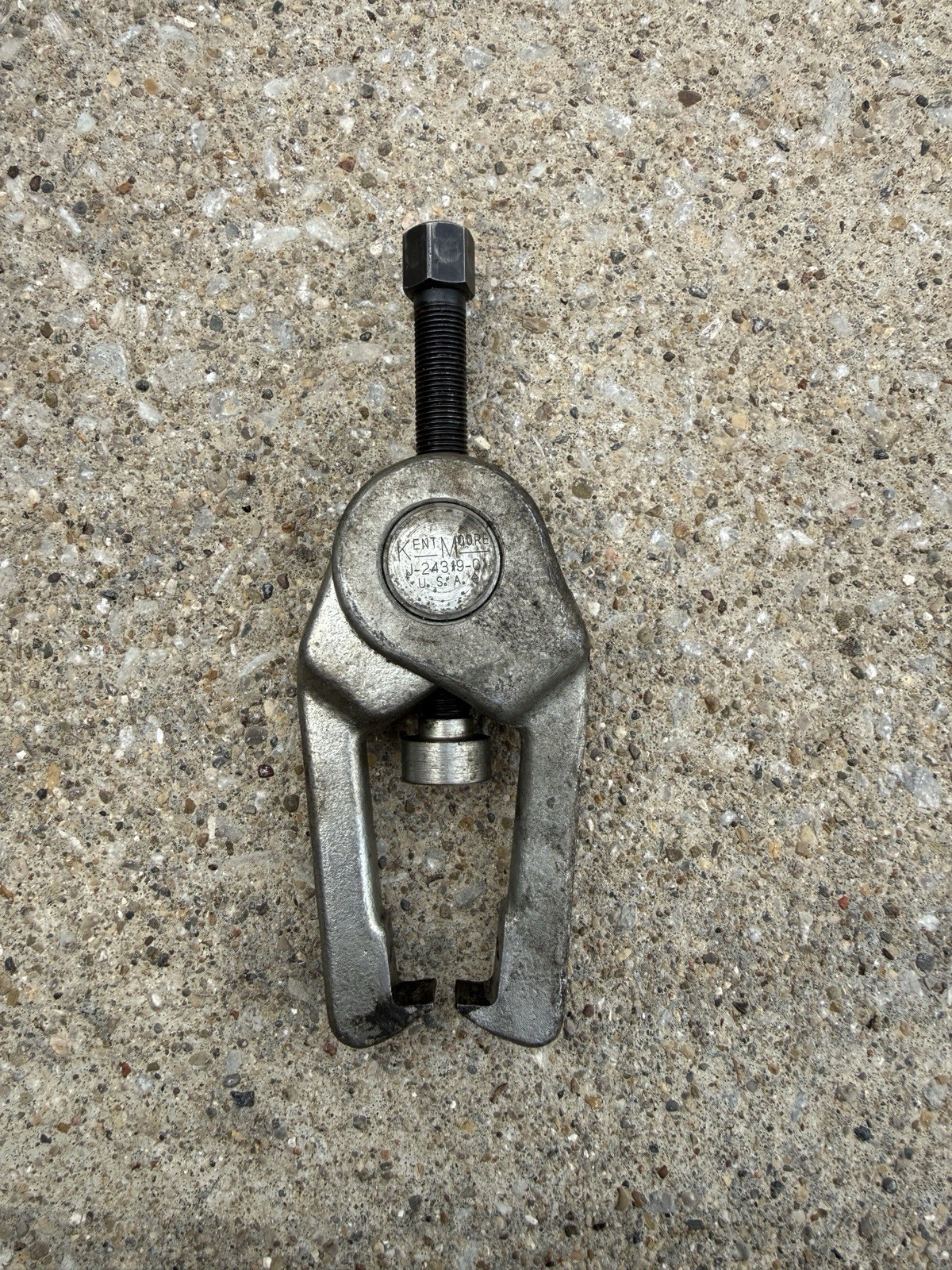 Kent-Moore USA J-24319-01 Gear Puller, 2-Jaw, GM Dealership Tool