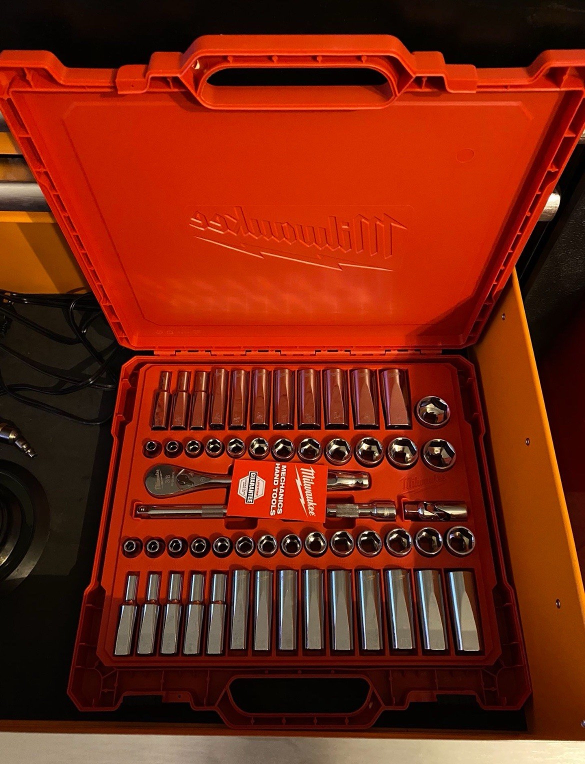 Milwaukee 3/8in Drive SAE/Metric Ratchet and Socket Mechanics Tool Set 56-Piece