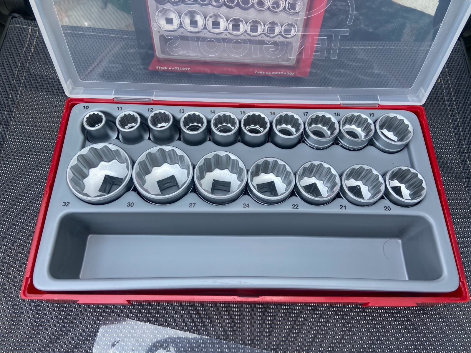 Teng TT1217 1/2 Drive Socket Set -17 Pieces, 12 Point NEW. PLEASE READ ADVERT