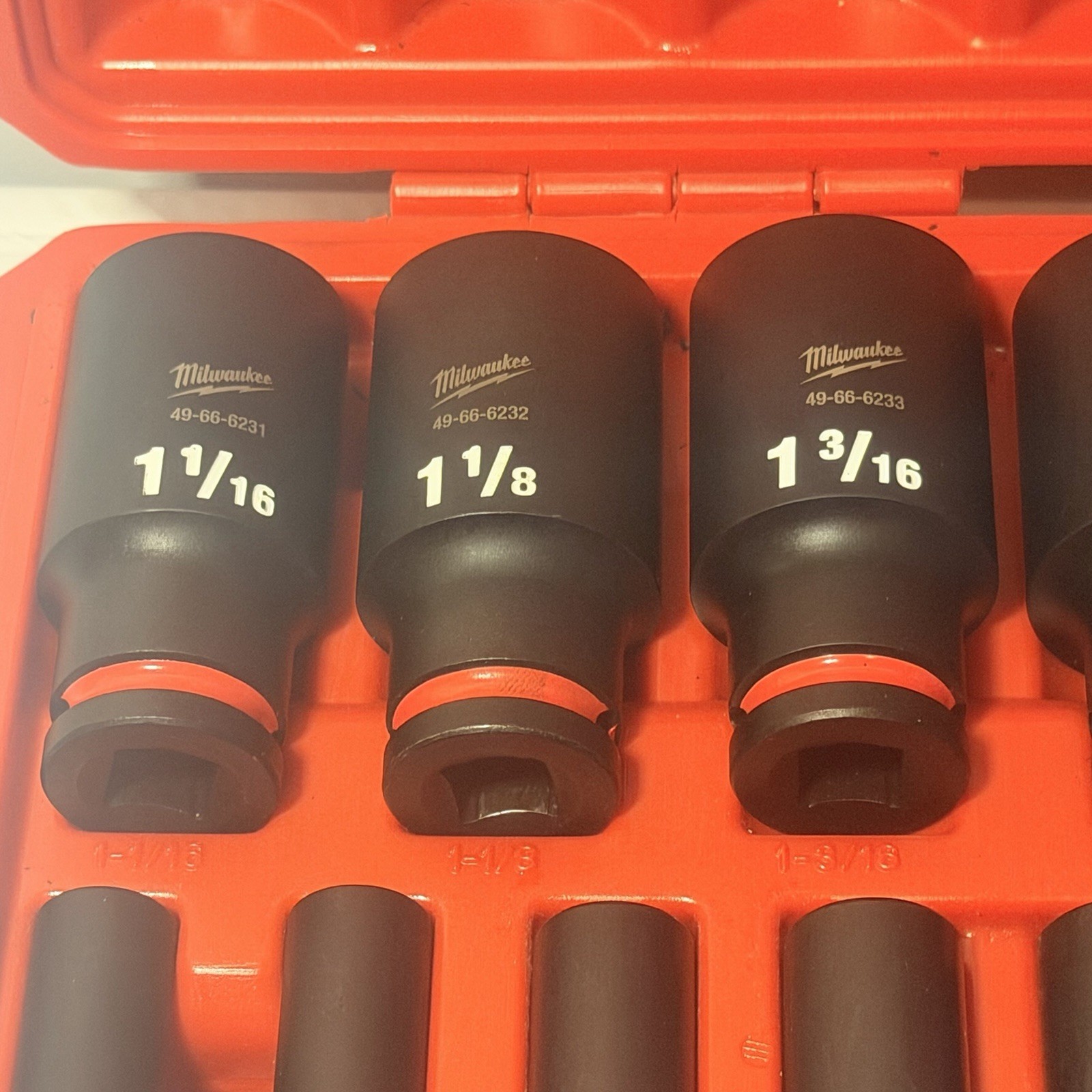 Milwaukee 49-66-7012 SHOCKWAVE Impact Duty 1/2″ Socket Set, 19 Pieces ***MINT***