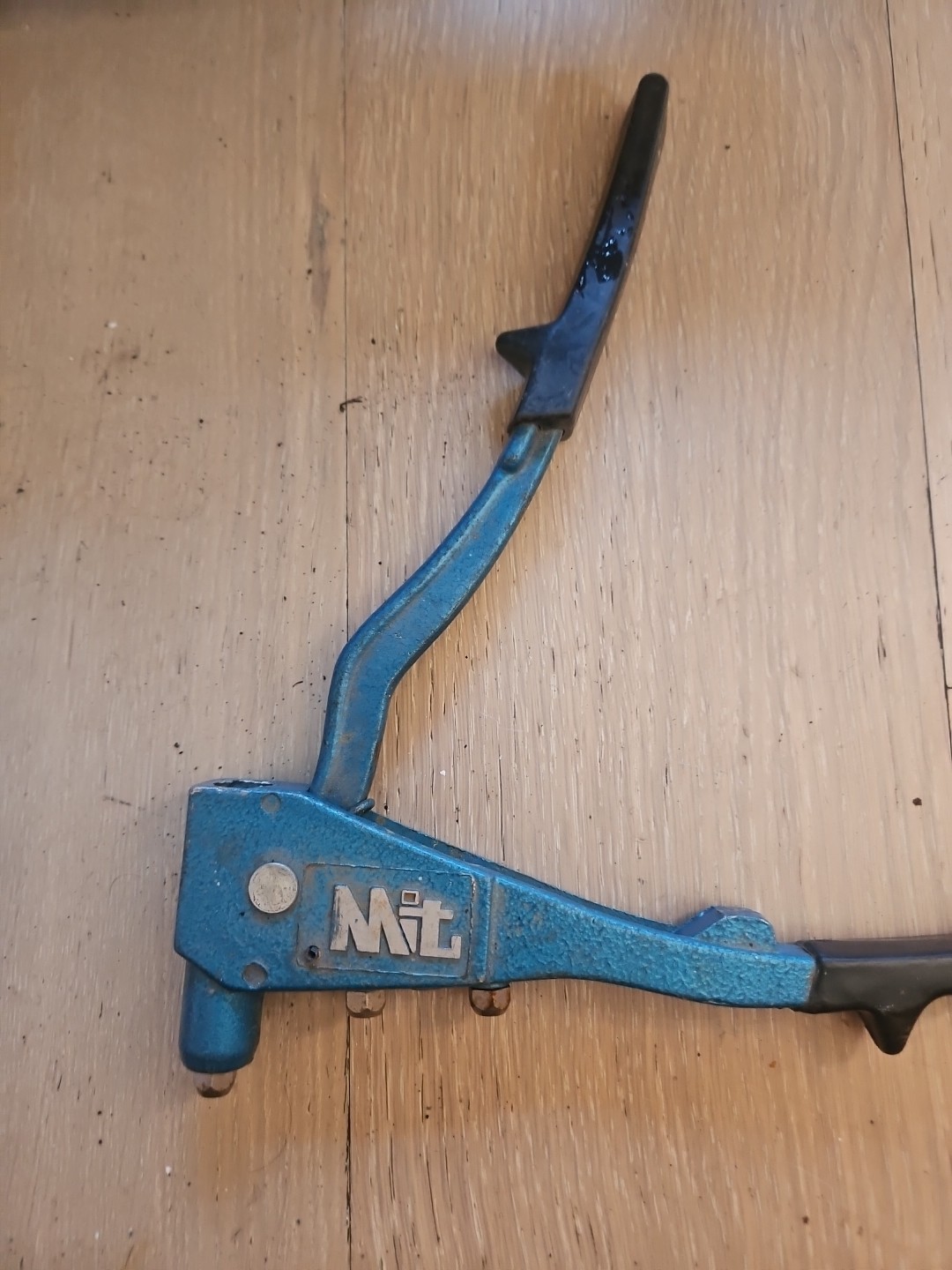 MIT Michigan Industrial Tools Rivet Gun – Riveter Pre-owned Owned