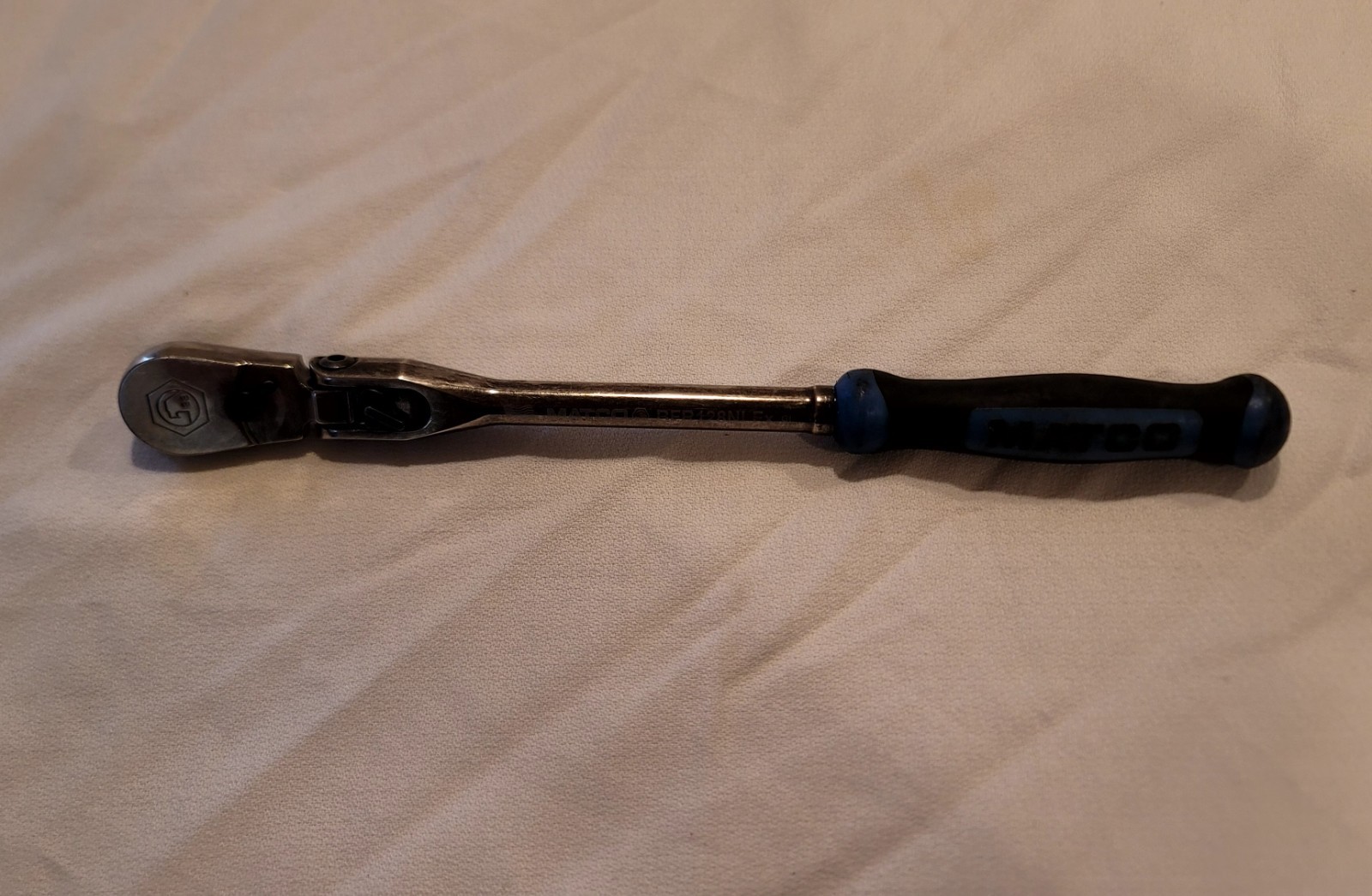 Matco Tools BFR128NLFX 3/8″ Drive 12-1/2″ Locking Flex Ratchet – Blue