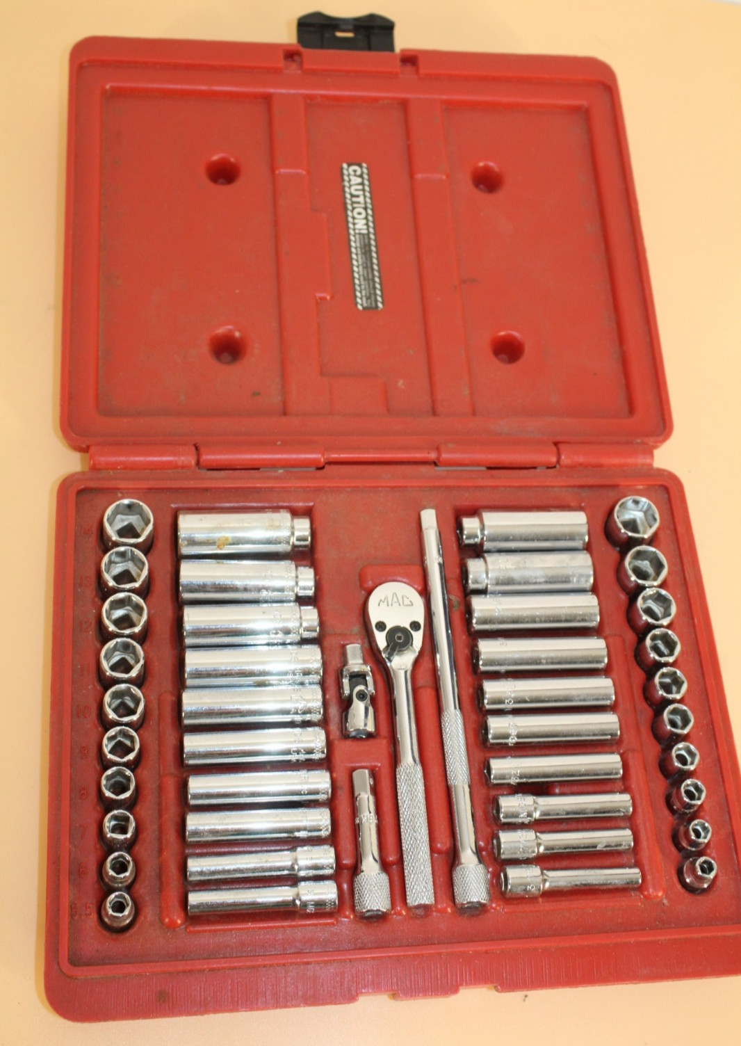 MAC Tools USA 44pc 1/4″ Drive SAE & Metric Socket Set Case, MR5 Ratchet