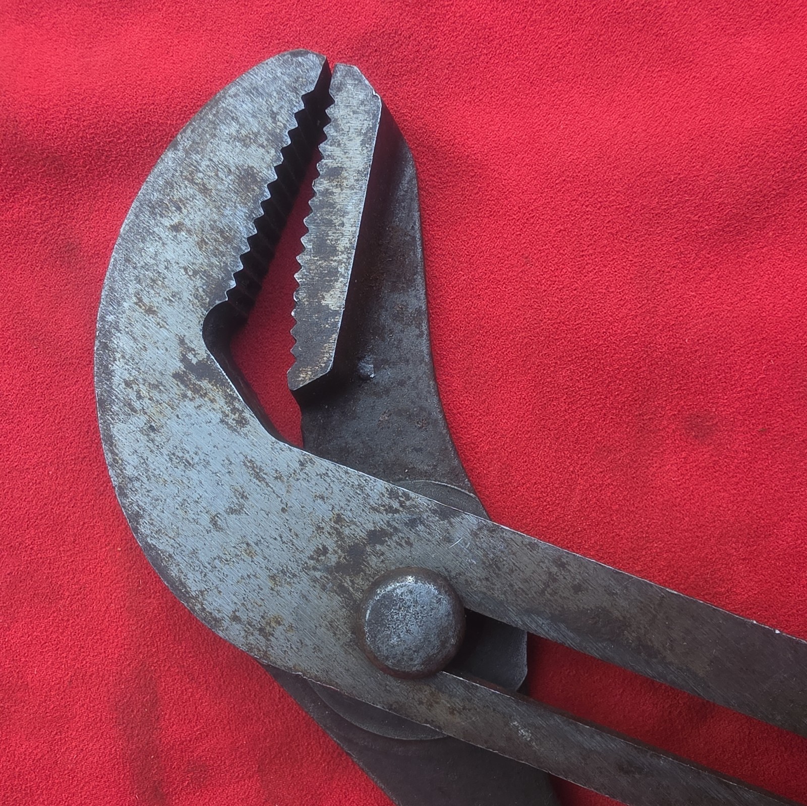 BLUE POINT CHN460 ADJUSTABLE JOINT PLIERS 16″ SERRATED T&G SLIP GRIPS Snap On