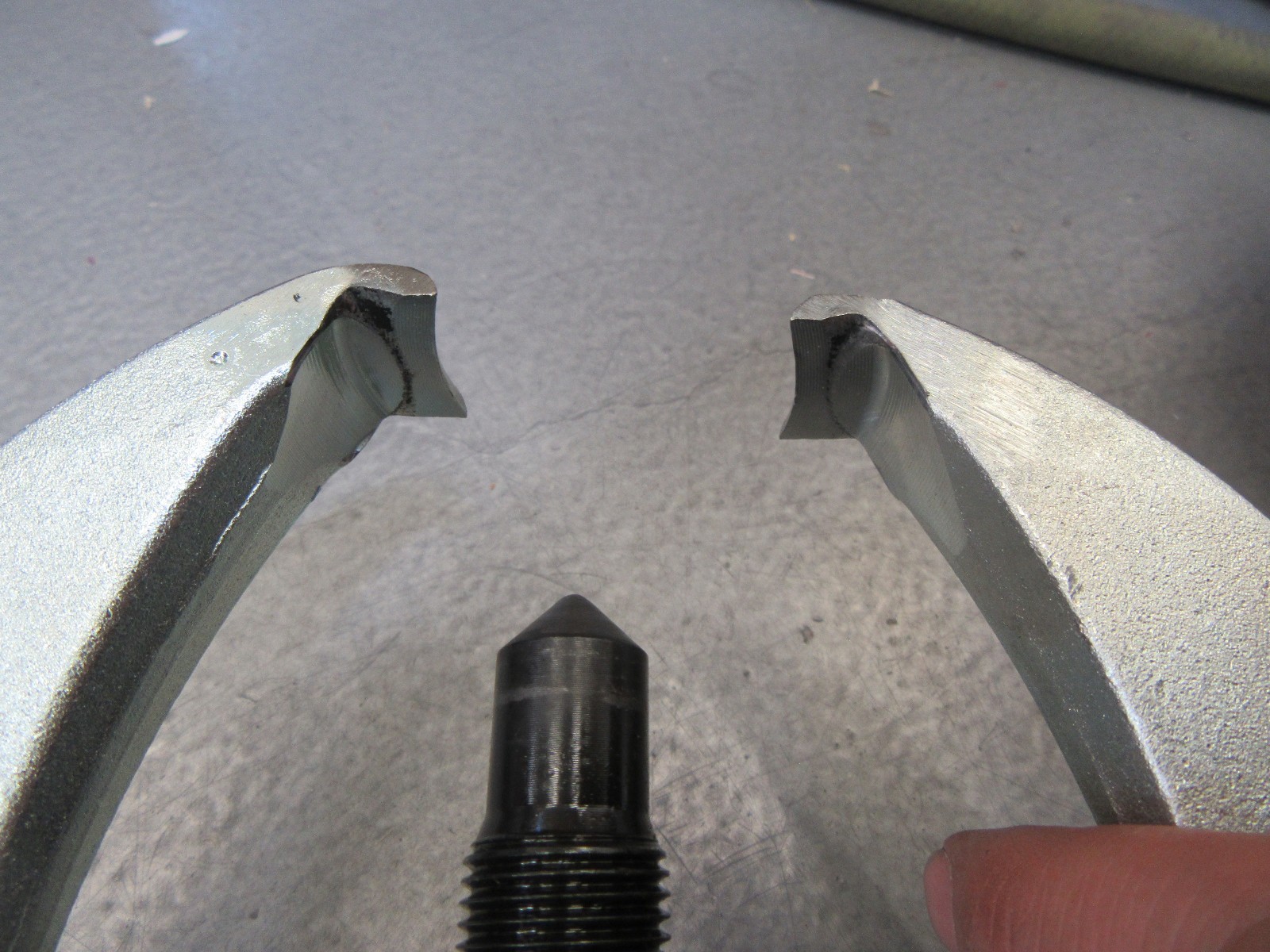 Power Team Posi Lock PT208 Gear and Bearing Puller – Bent Tips