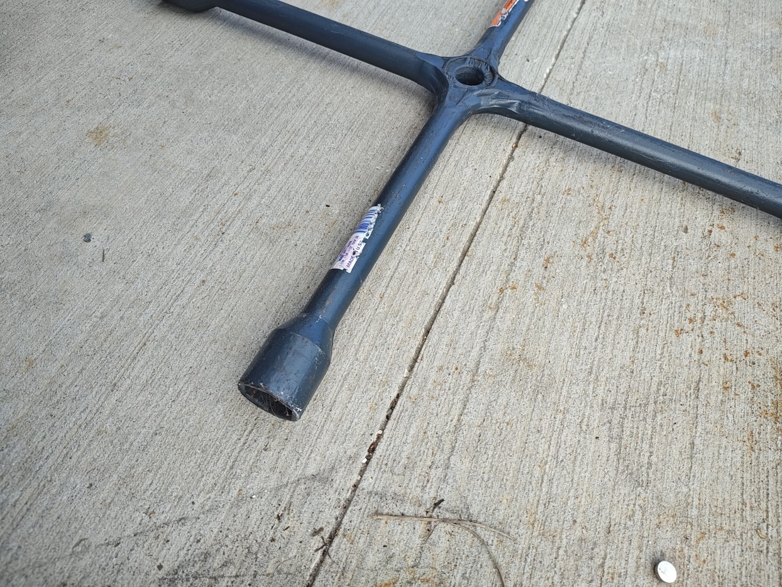 Ken Tool 35695 27″ Heavy Duty Truck Lug Wrench 1-1/16″, 1-1/4″, 1-1/2″, 13/16 SQ