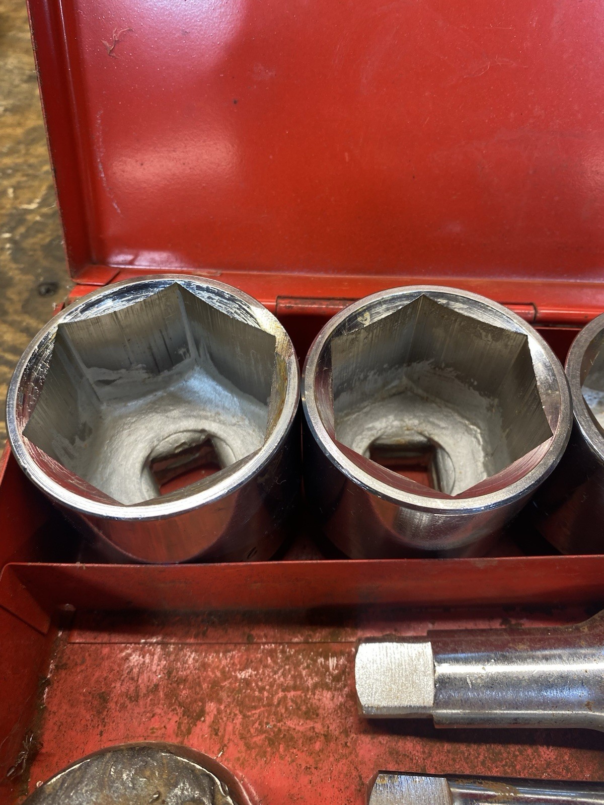 3/4” Drive Socket Set 18 Pieces With Metal Case