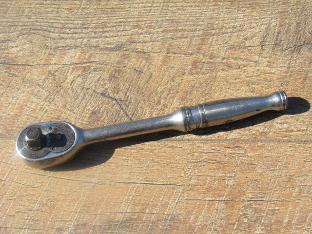 SNAP ON 3/8″ DRIVE F720 CHROME STANDARD HANDLE RATCHET UNDERLINE SILVER BADGE