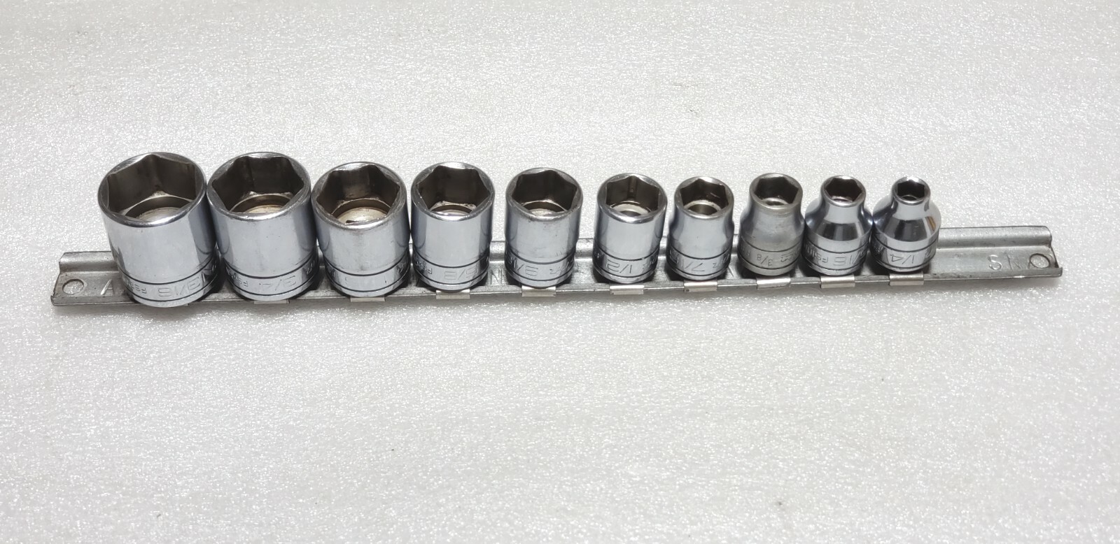 Snap-on Tools 3/8″ Drive 6pt SAE 10pc 1/4″ – 13/16″ Socket Set 211FSY USA