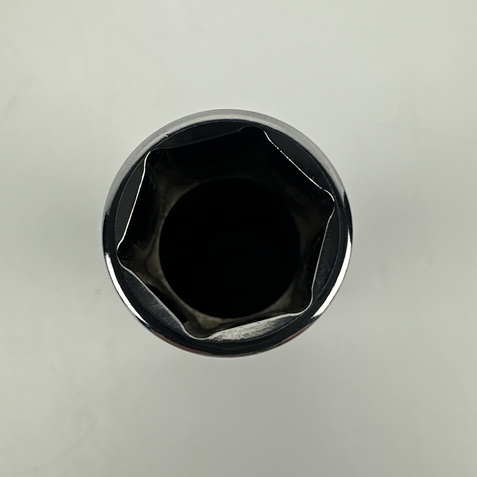 Snap-on USA 3/8″ drive 18mm Deep Metric Chrome 6-point Socket wrench SFSM18
