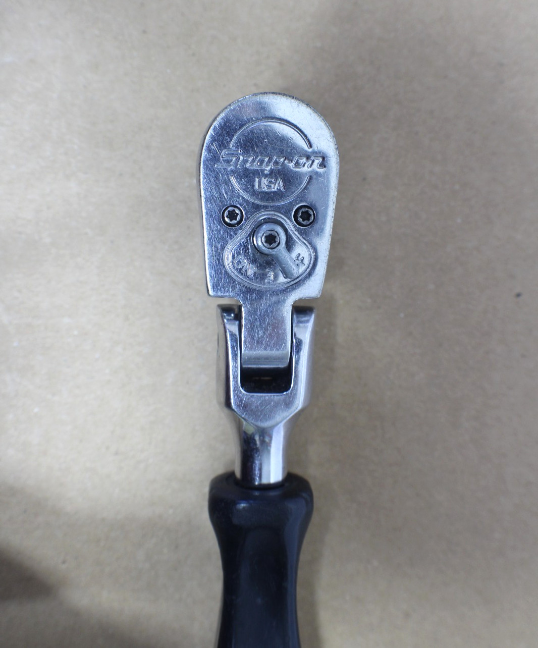 SNAP-ON MODEL FK835 (3/8″ DRIVE) FLEX-HEAD RATCHET BLACK HARD HANDLE