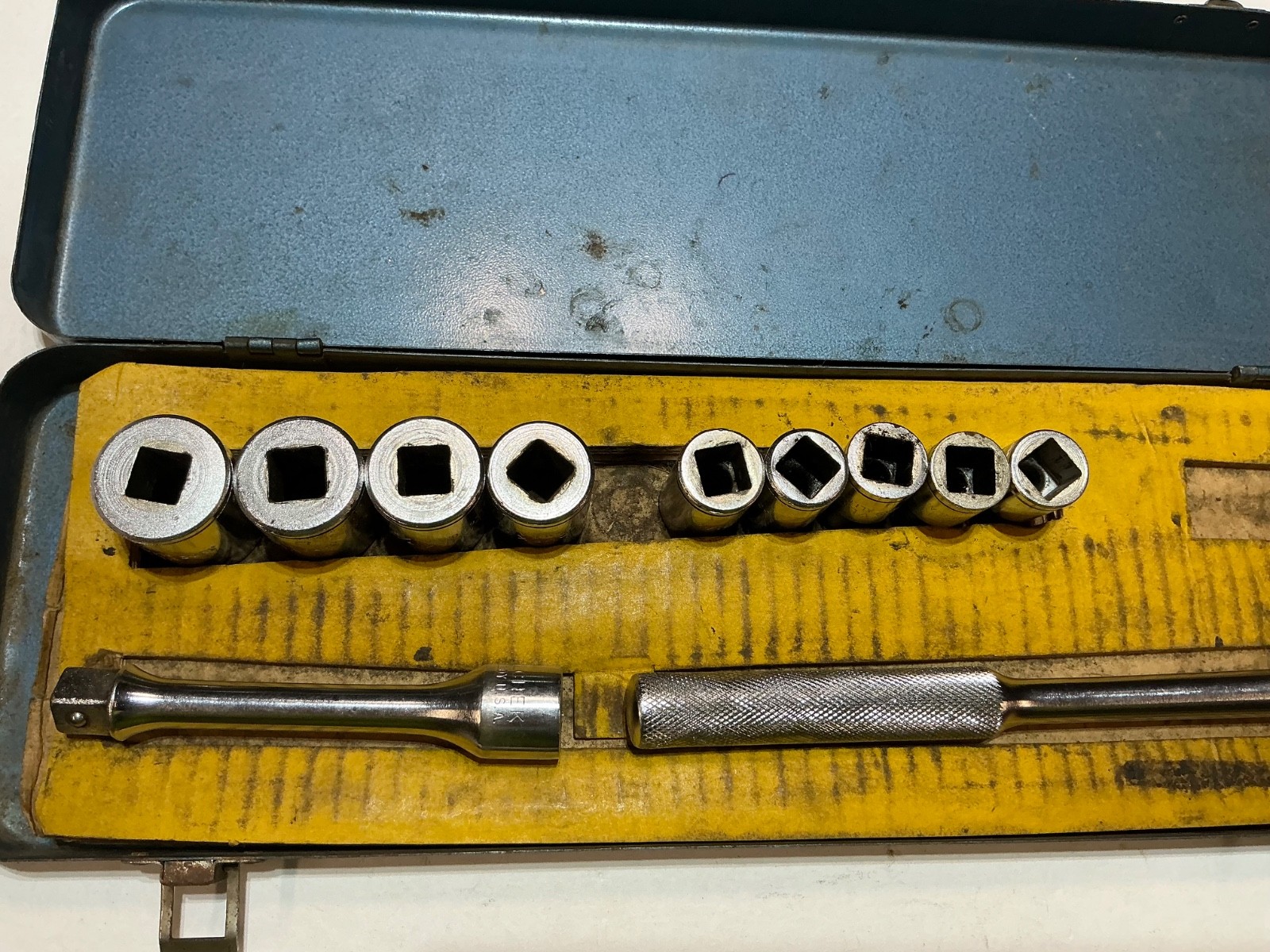 Vtg VLCHEK 11 pc 1/2″ drive SAE socket set 7/16″-1″ 12 pt in metal case USA made