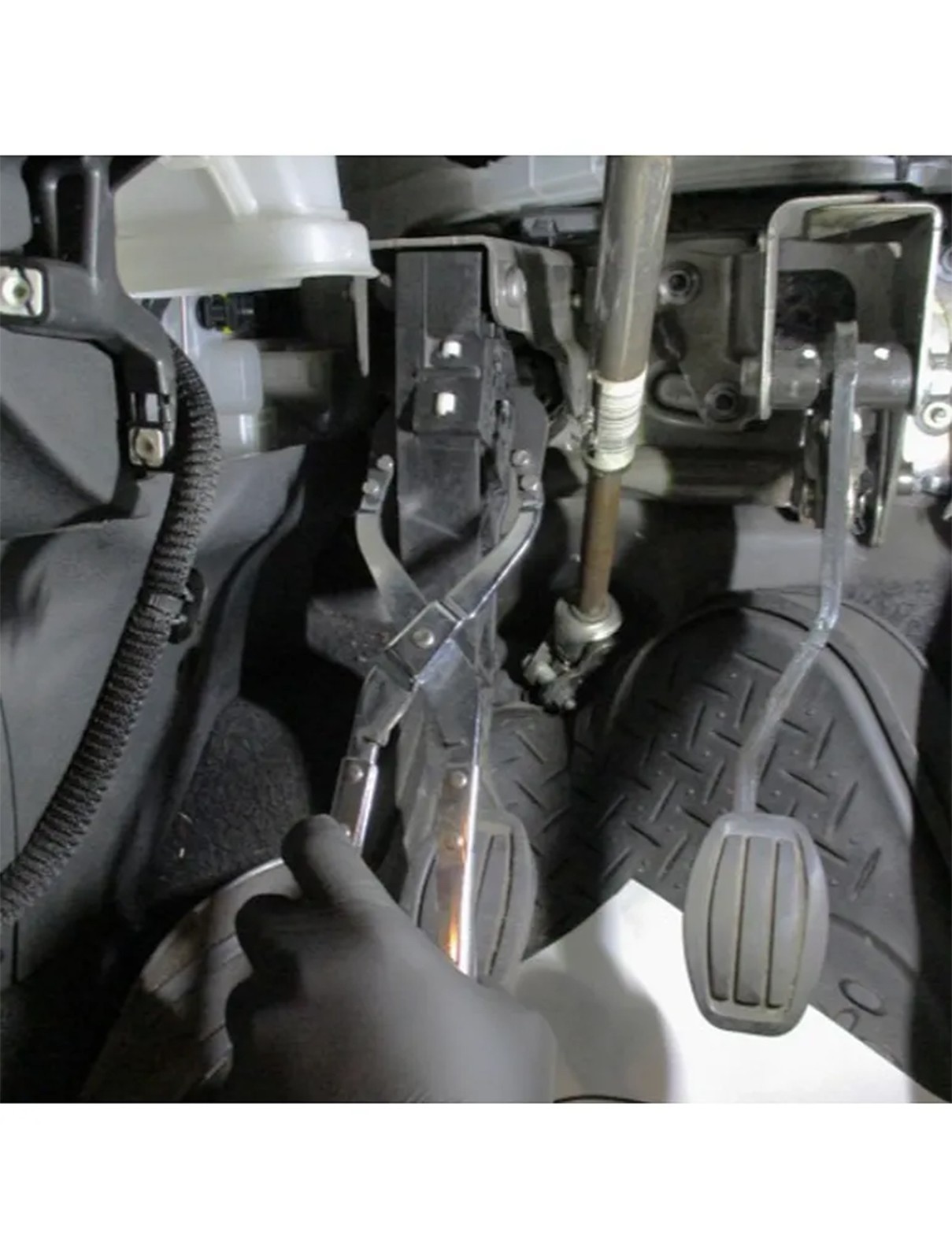 Clutch Brake Pedal Release Plier Master Cylinder Removal VAG VW Audi Seat Skoda
