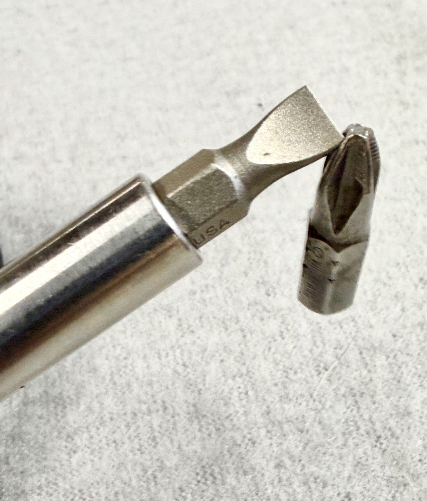 Snap-on Red T-Handle Ratcheting Screwdriver SSDMRT4 Standard Shaft 2 Snap-on Bit