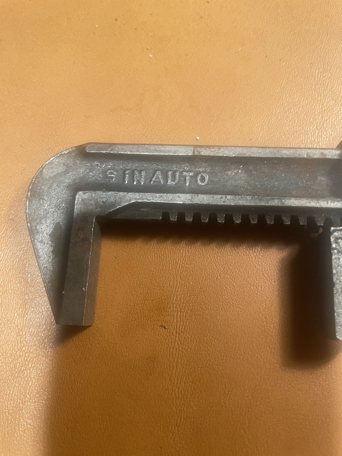 Vintage 9 IN AUTO Adjustable Pipe Wrench 9″ Long Opens to 2.5”