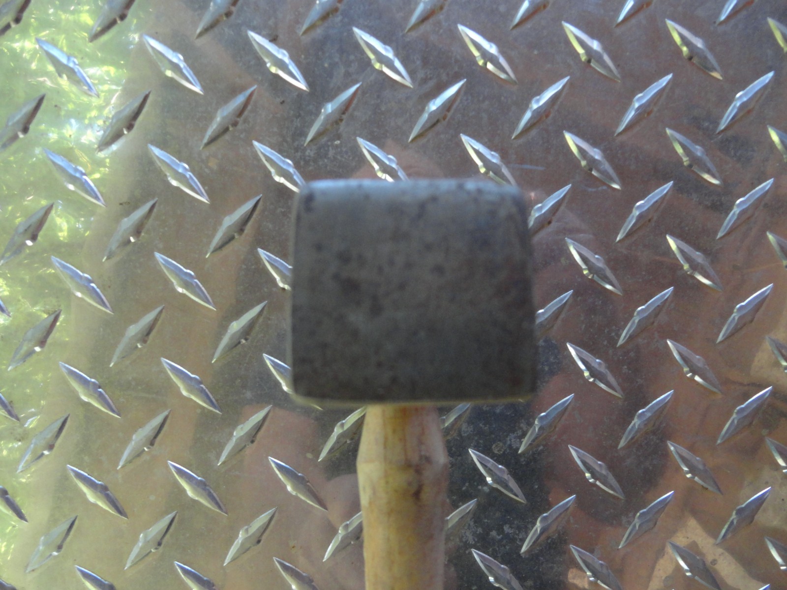 BODY REPAIR HAMMER USED 12″ HANDLE 4 1/4″ ACROSS HEAD 1 3/8″ FACE 14 OUNCES