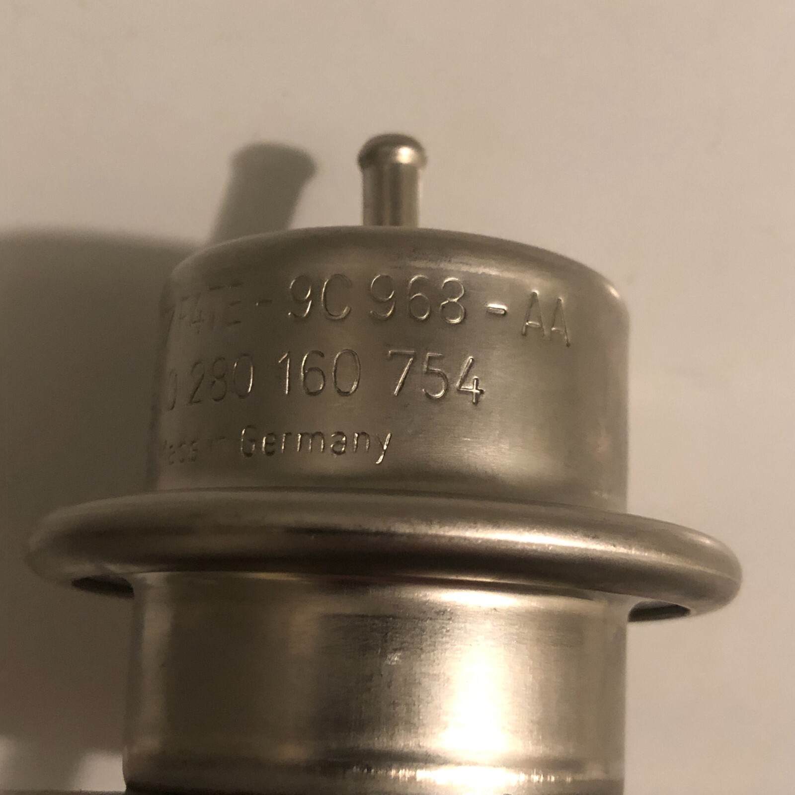 NOS Genuine OEM Ford F4TE-9C968-AA Fuel Pressure Regulator Kit ~ 4.9L ~ 2.3L