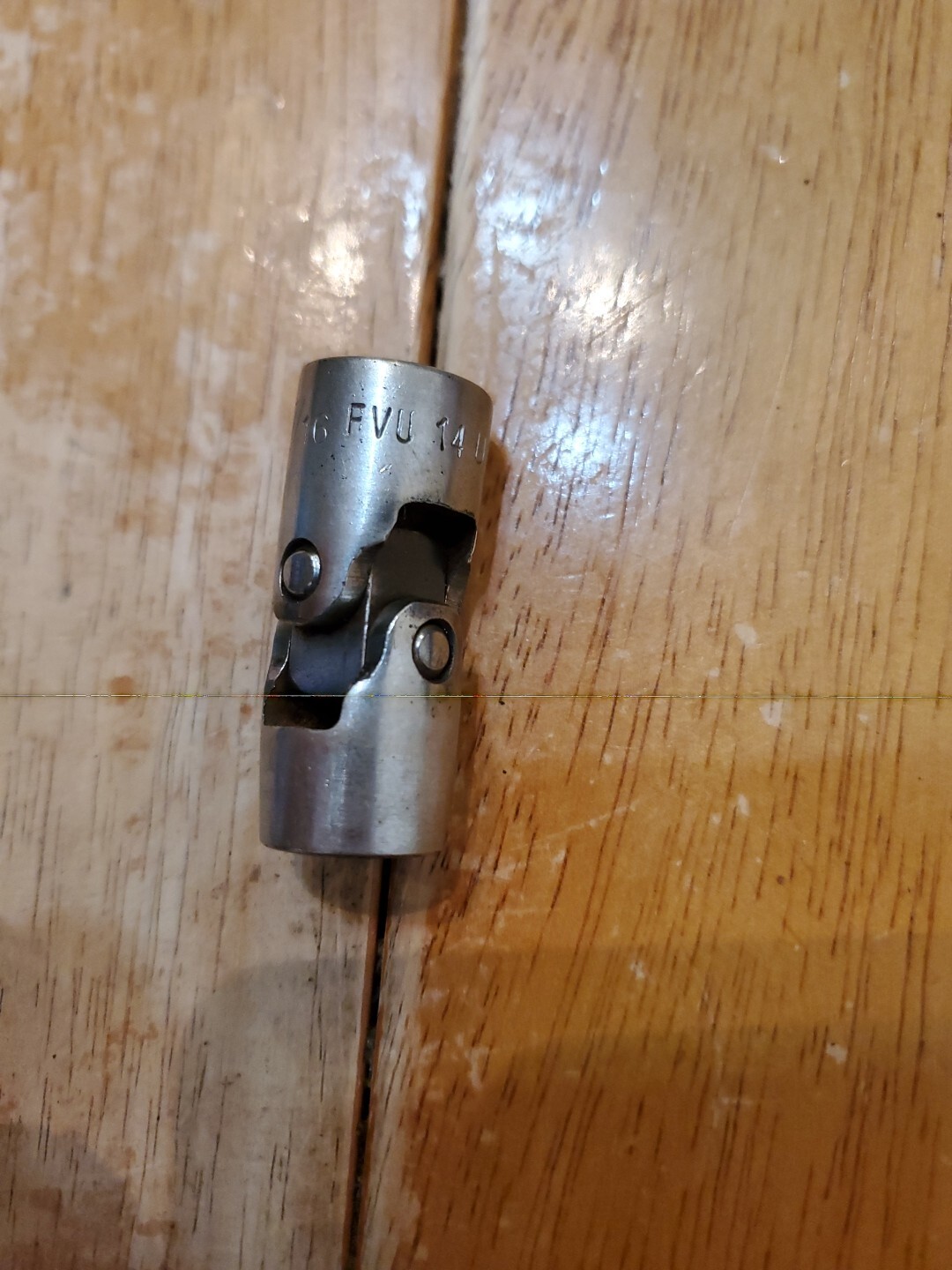 Snap On 3/8″ Drive 7/16″ 12PT SAE Chrome Universal Swivel Socket FVU14