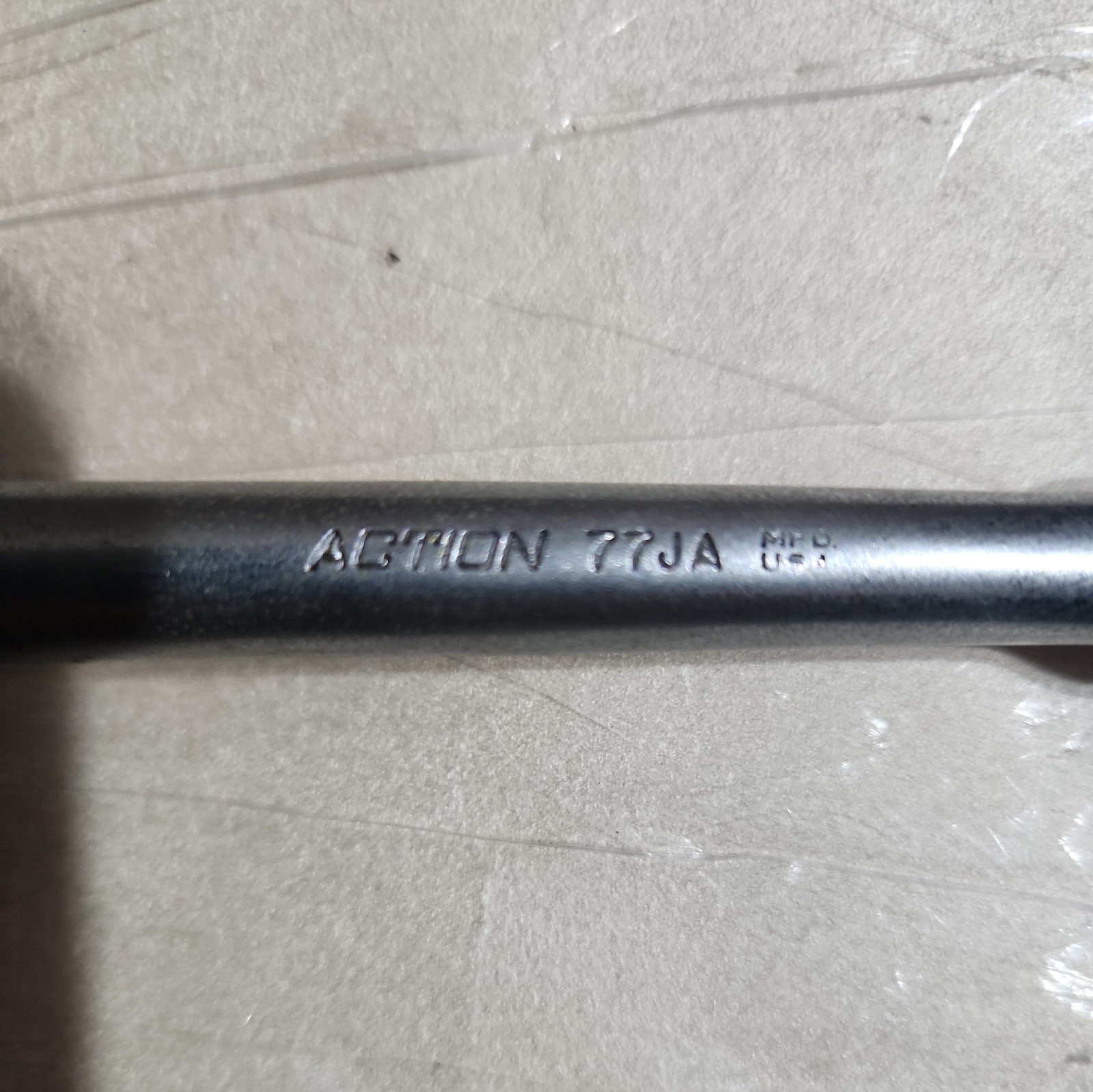Action Tools 7-3/8″ Long Ratchet 3/8″ Drive Knurled Handl Round Head 77JA Vtg US