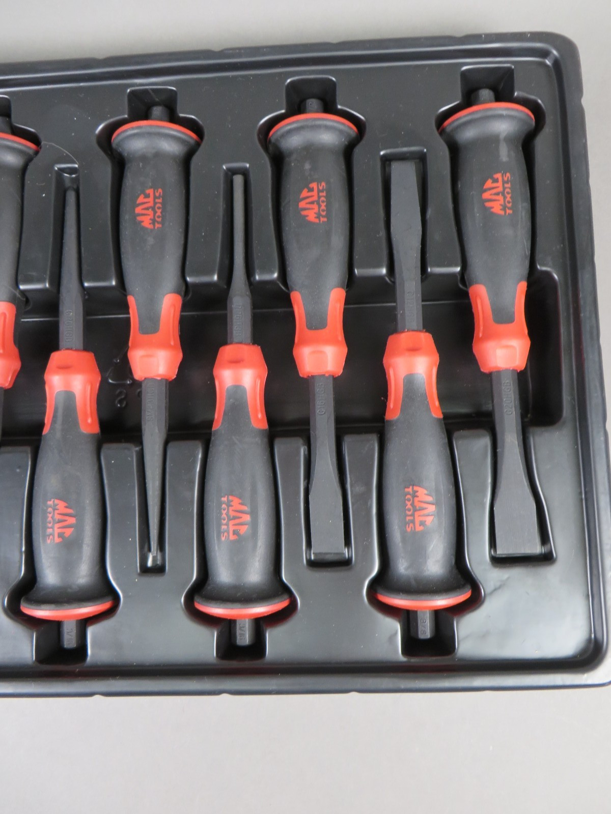 Mac Tools Soft Grip 10-pc Punch and Chisel Set PCHG10SB – MINT