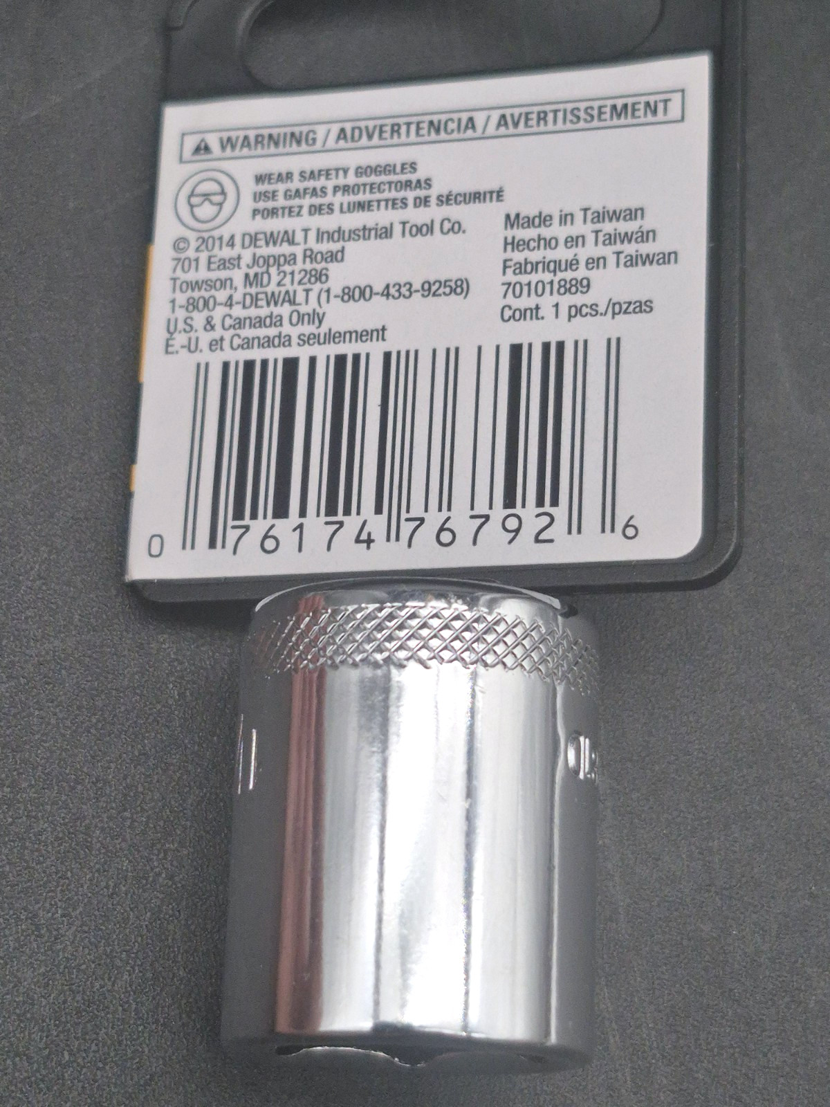 DeWalt 11/16″ – 3/8″ DR. Shallow Polished Chrome Socket 88-981D 6Pt Free Ship