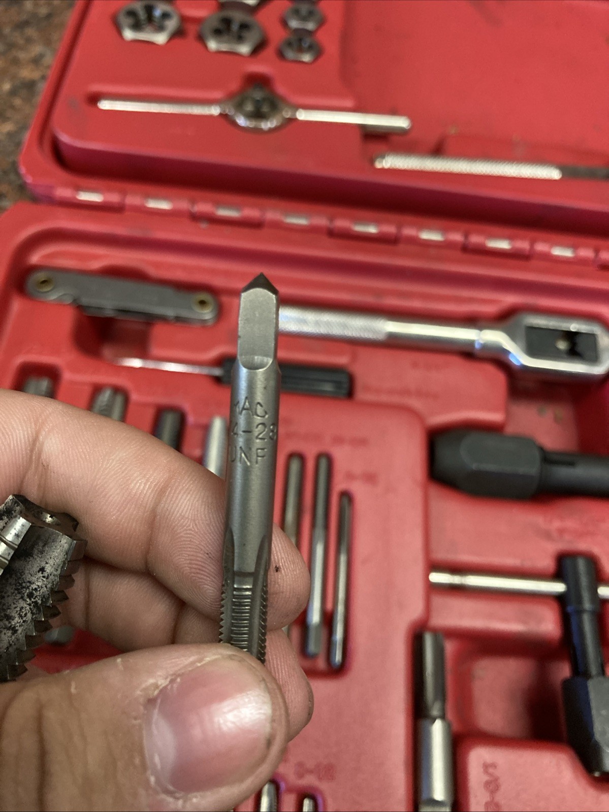 MAC Tools TD76COMBOS-US 76-PC SAE & Metric Tap and Hex Die Set – B4
