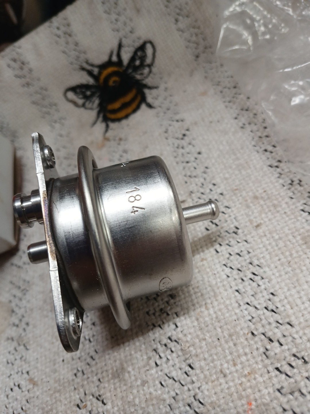 NOS FORD OEM 5.0 Fuel Pressure Regulator Kit F4CZ-9C968-A ~ NEW Complete MUSTANG