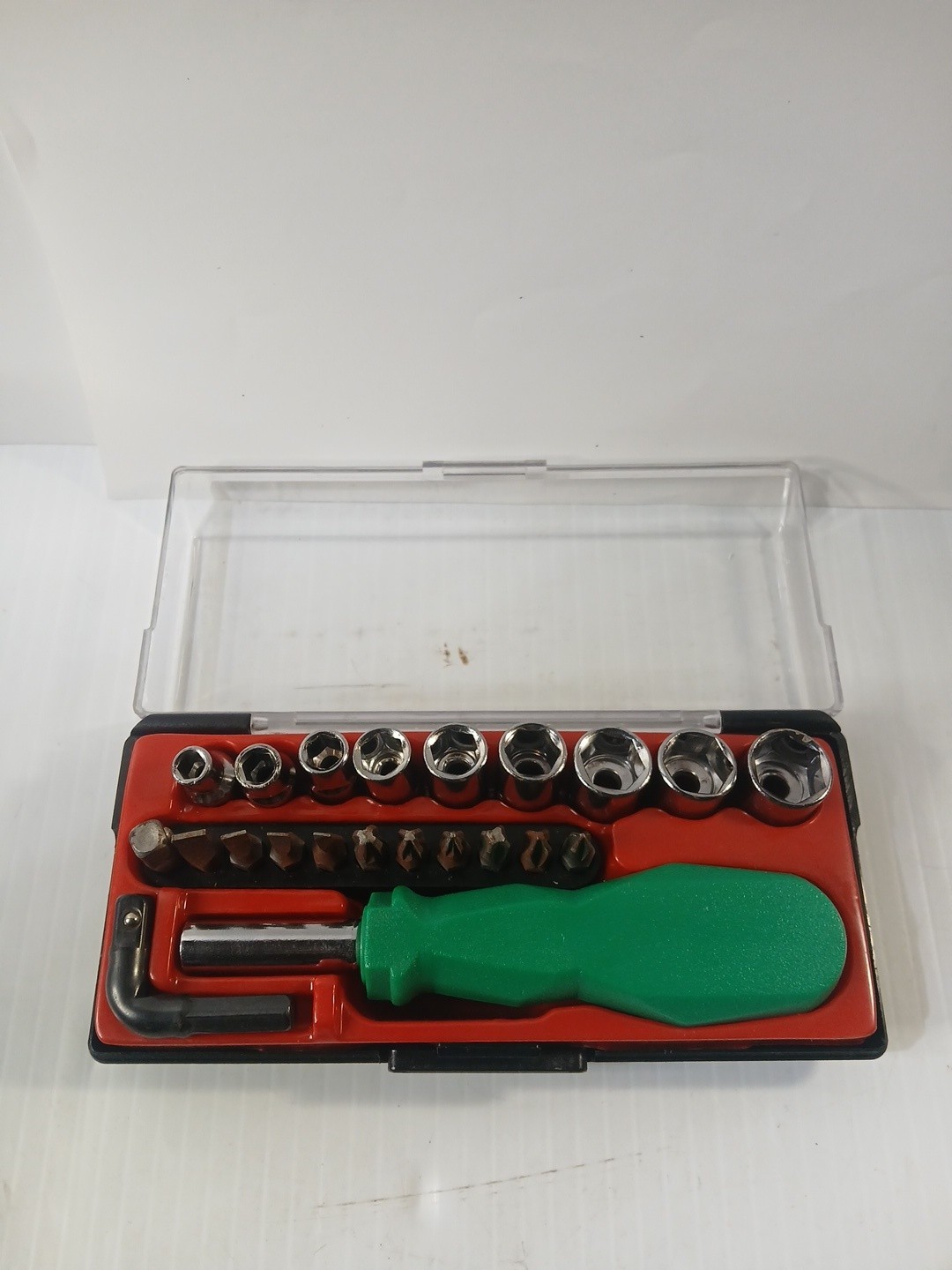 22 Piece Set Tools Socket, Multiple Bits With Attachment Handle Pre-owned