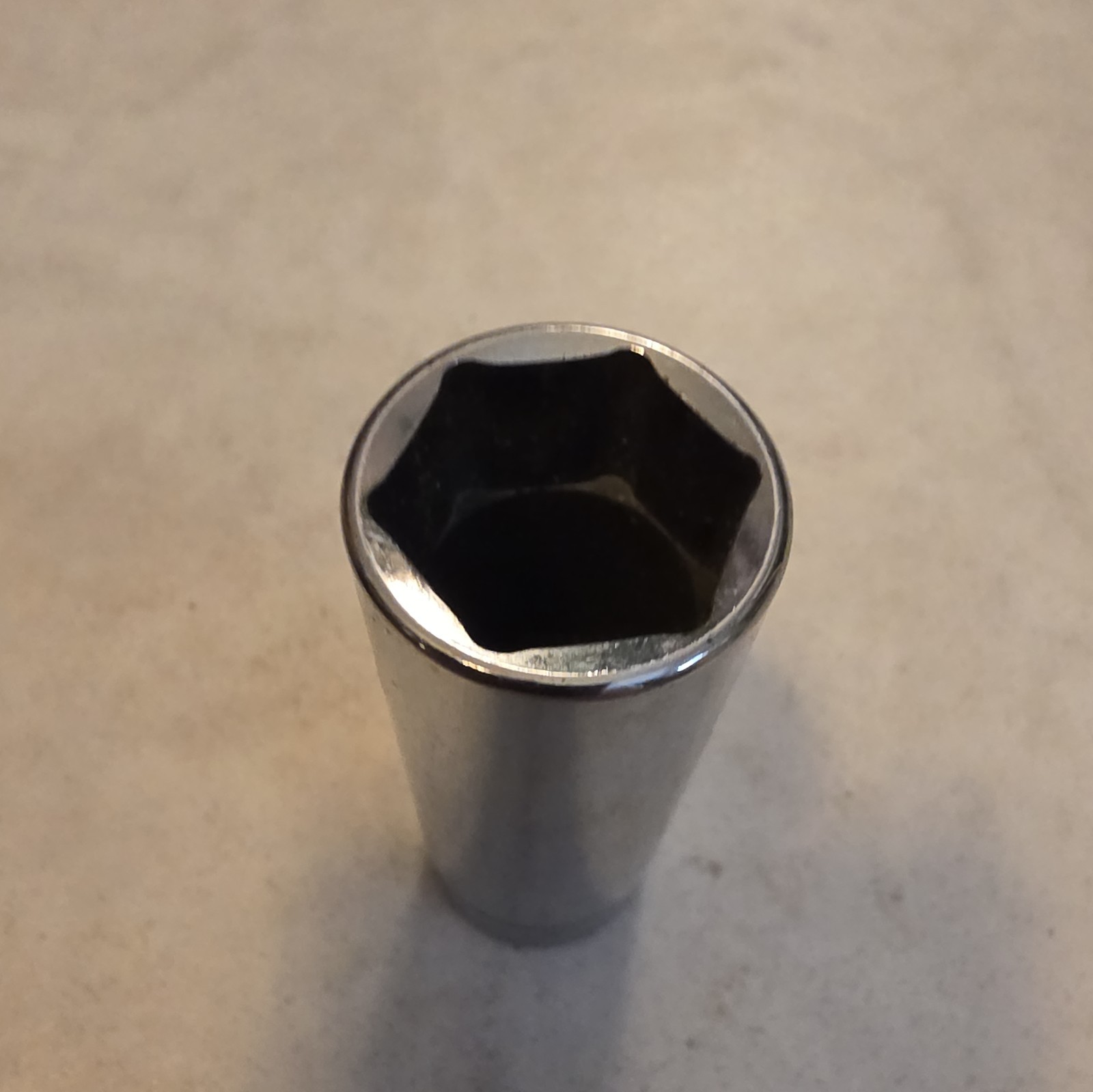 Snap-on Tool 3/8″ Drive Deep Chrome Socket Metric 18mm SFSM18