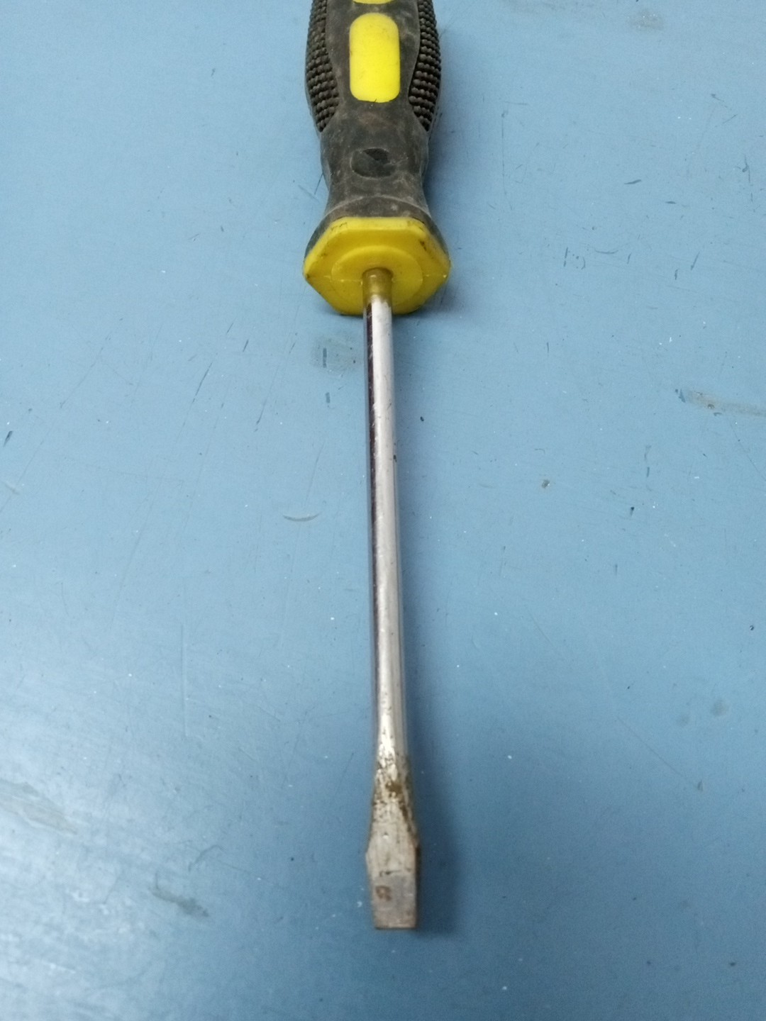 Unbranded Black & Yellow Handled Flathead Screwdriver (LL)