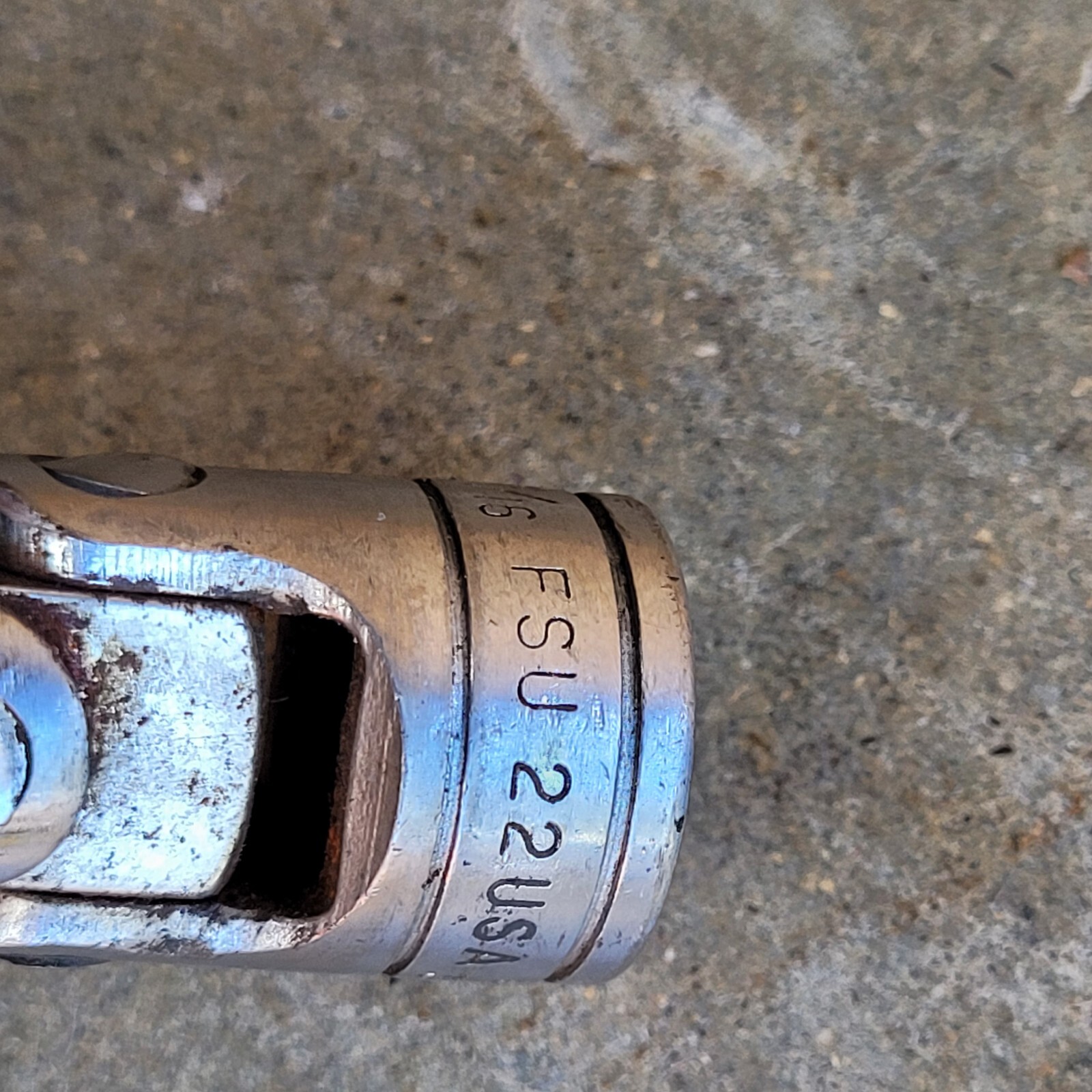 Snap On Tools FSU22 – 11/16″ Semi Deep Swivel Socket, 3/8″ Drive, 6 Point