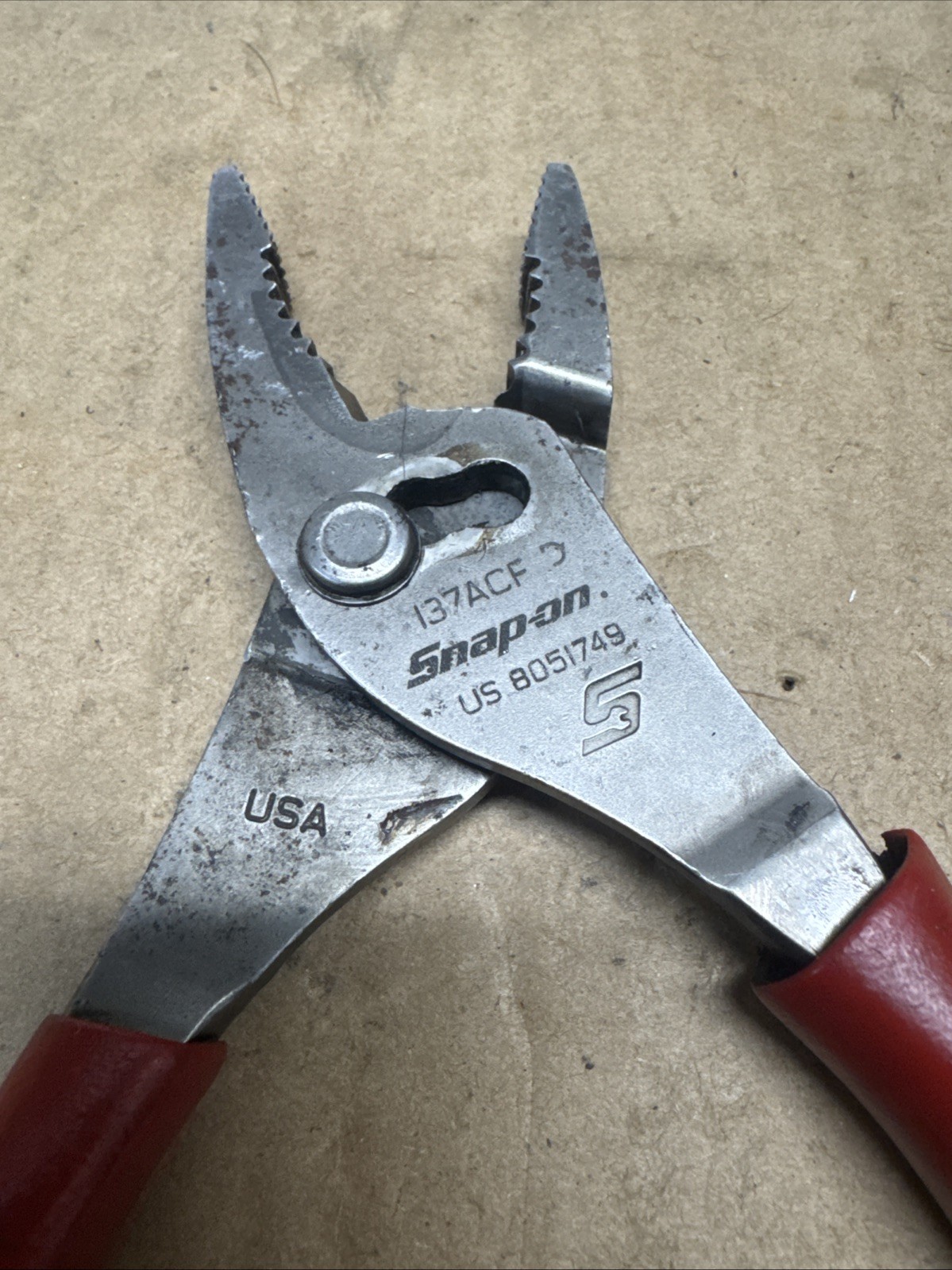 SNAP ON TOOLS USA 137ACF RED 8″ Soft Grip Combo Slip Joint Pliers w/ Cutter