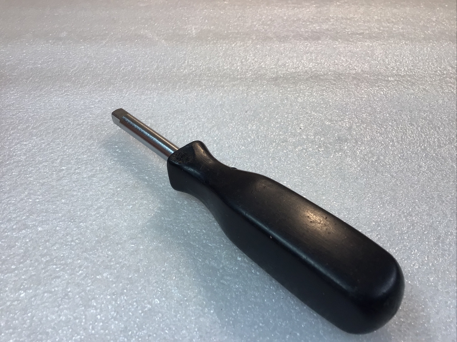 SNAP-ON#TM4A – 5-1/2” LONG, BLACK HARD HANDLE, 1/4” DR., DRIVER HANDLE-USA-