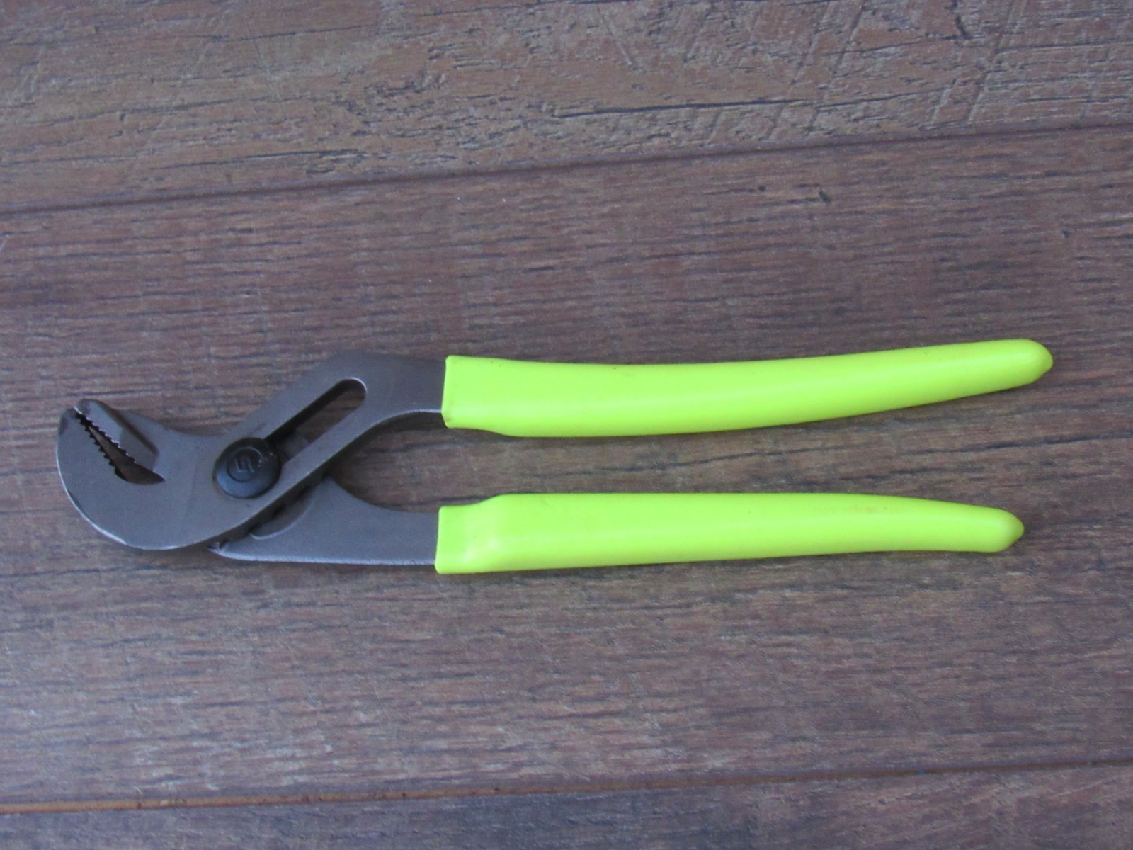 SNAP ON 91ACP HI VIZ YELLOW 9″ ADJUSTABLE JOINT INTERLOCKING CHANNEL PLIERS HV