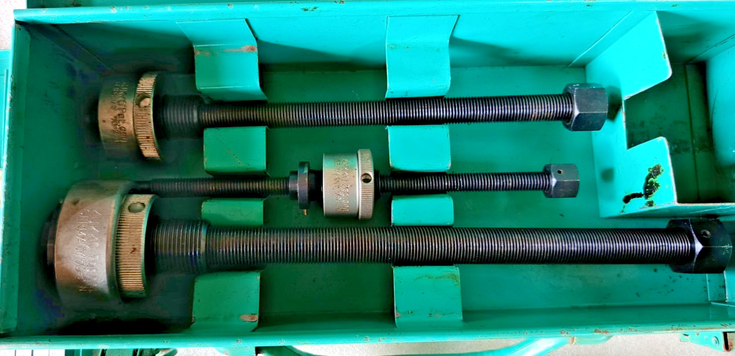KUKKO 70A INTERNAL BEARING PULLER OR DEEP GROVE BALL BEARING EXTRACTOR SET