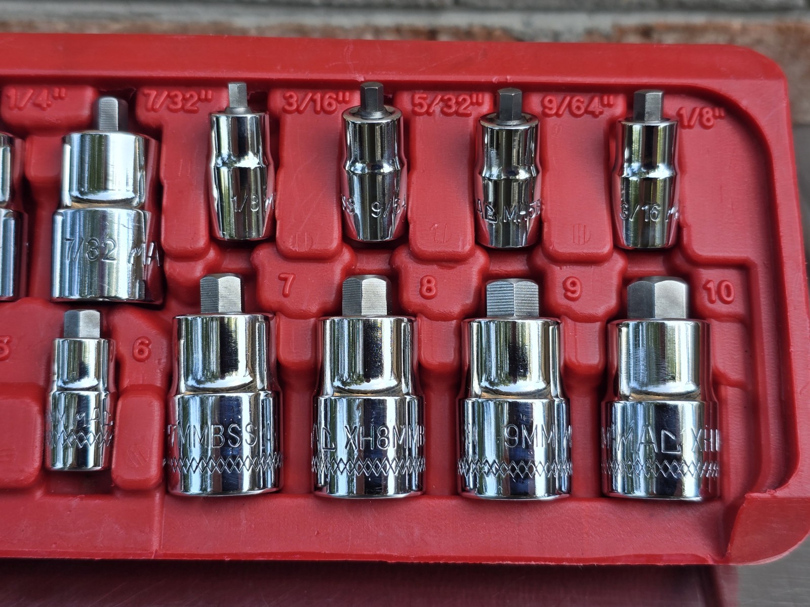 Mac Tools 3/8″ & 1/4″ Drive SAE and Metric Stubby Hex Bit Set, Part# SXASS16PT