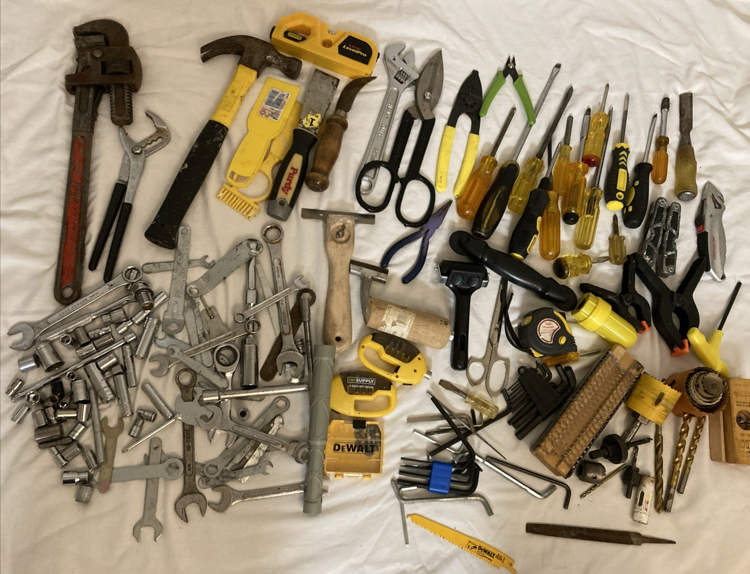 Mixed lot of Hand Tools Carpenter Plumbing Mechanic Screwdrivers Pipe Wrench ++