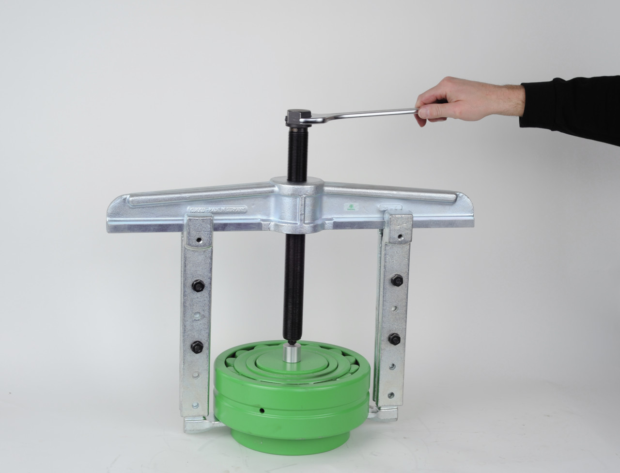 Kukko 80 – 650mm 2 Arm Large Bearing Puller