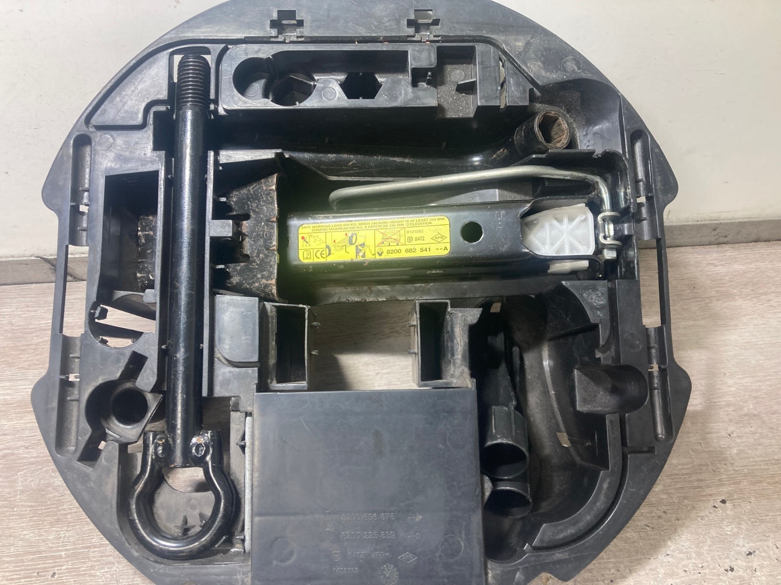 2008 RENAULT CLIO WHEEL JACK TOOL KIT 8200696876