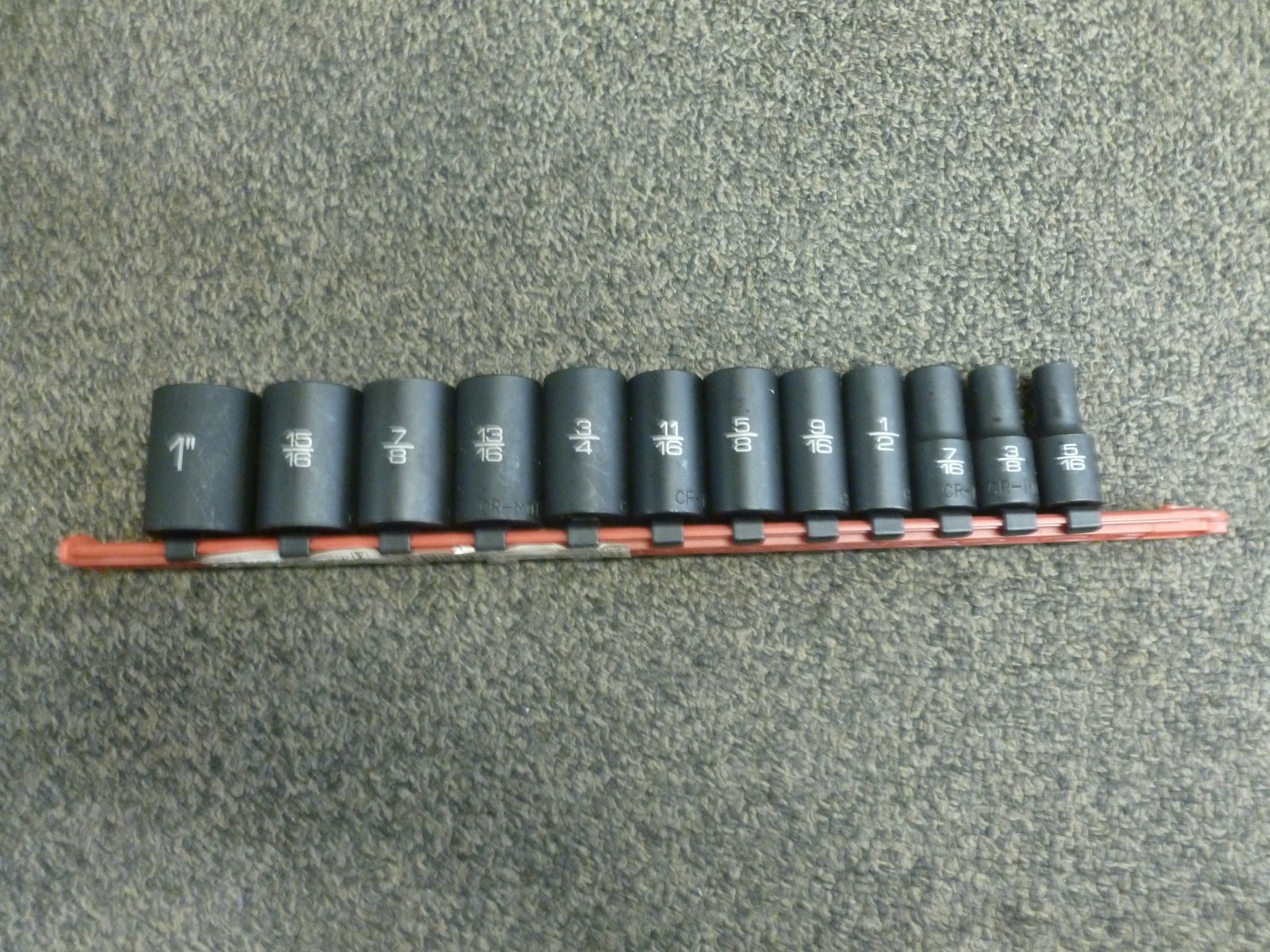 Matco Tools SBIP126V 12 Piece 3/8″ Drive 6 Point SAE Impact Socket Set