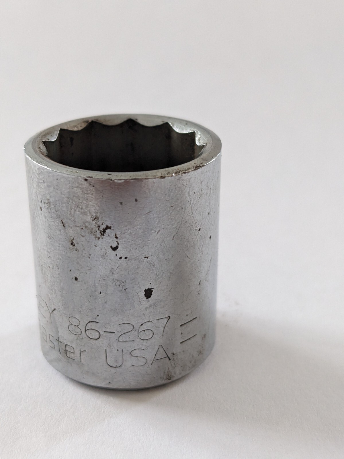 Stanley WorkMaster 86-267, 11/16″, 3/8″ Drive SAE Hand Socket, 12 Point