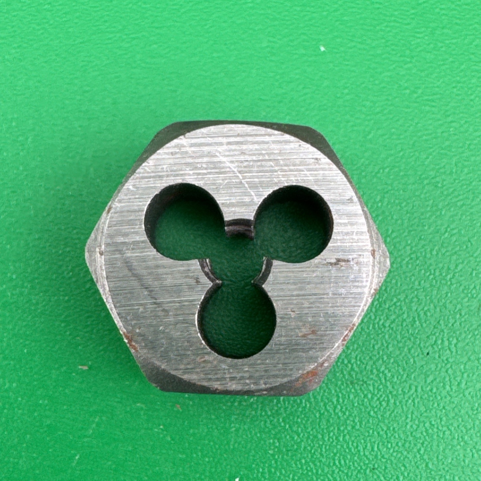 Mac Tools 6317DIA Metric Hexagonal Die M4-0.70 – 5/8″ Shank