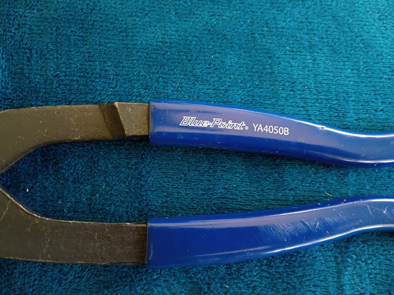 Blue Point USA Adjustable Slip Joint Oil Filter Pliers, 2.25″-4” YA4050B.