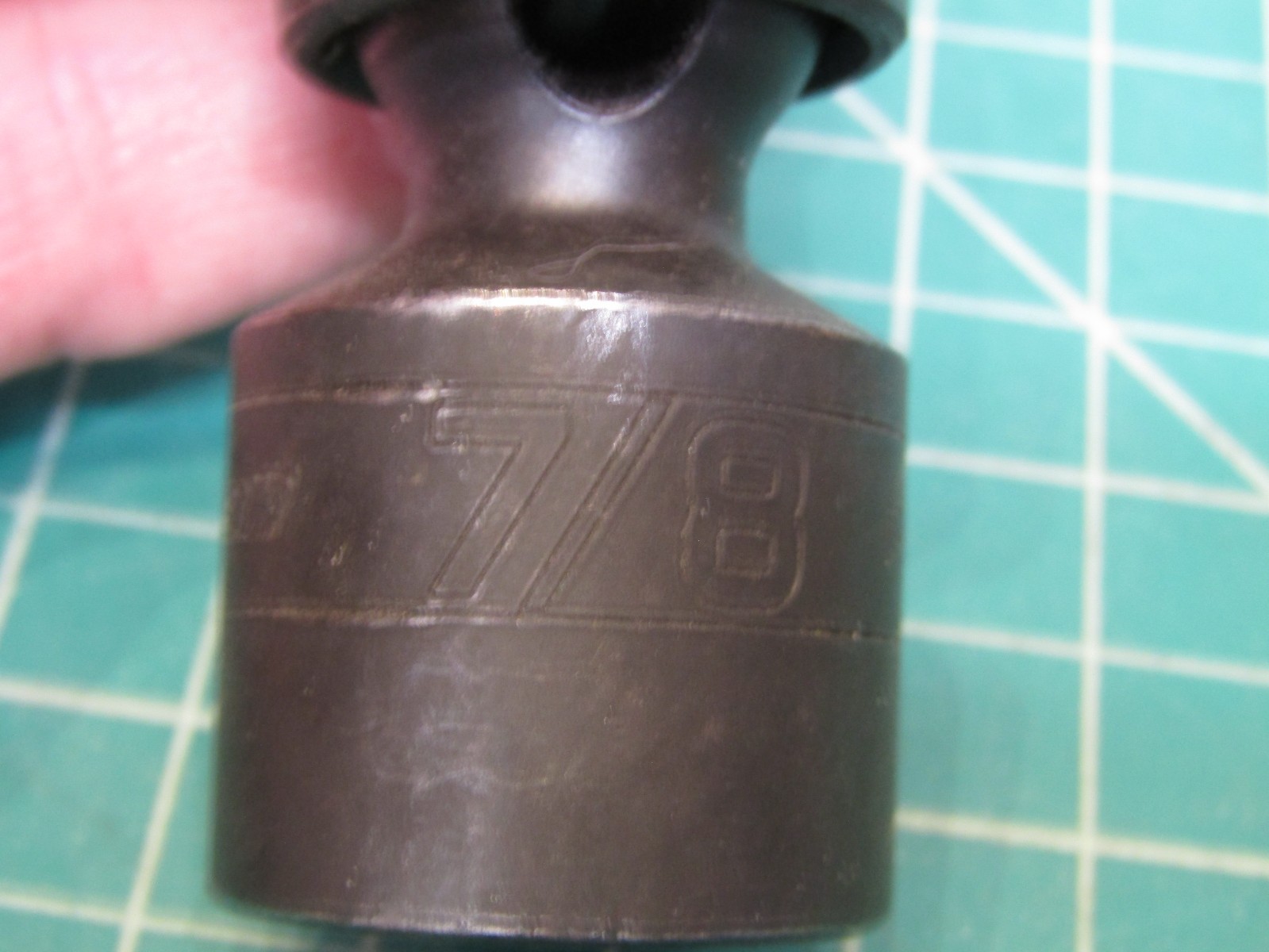 1 – Snap-on Tools IPL28C 1/2″ Drive 7/8″ SAE 6pt Impact Swivel Socket USA. NEW