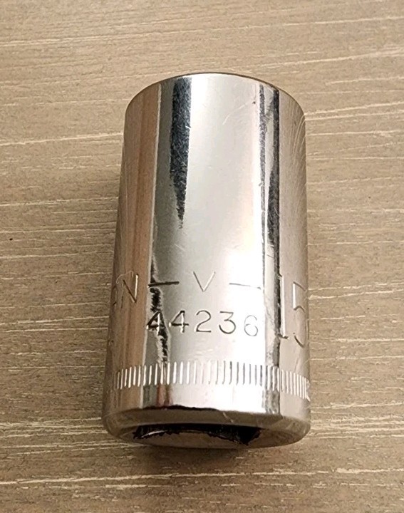 Craftsman 15mm Socket 12 Point 1/2″ Drive V 44236 (Bottom Knurl)
