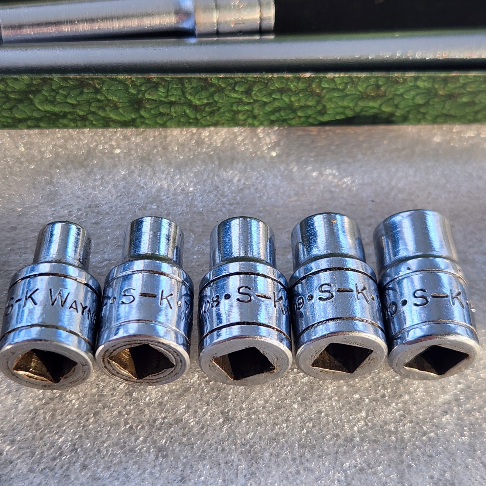 S.K. & S.K. Wayne 1/4″ & Case. 7 6 Pt Deep Sockets, 7 – 6 Pt Reg, 2 Ext. 6″ & 2″