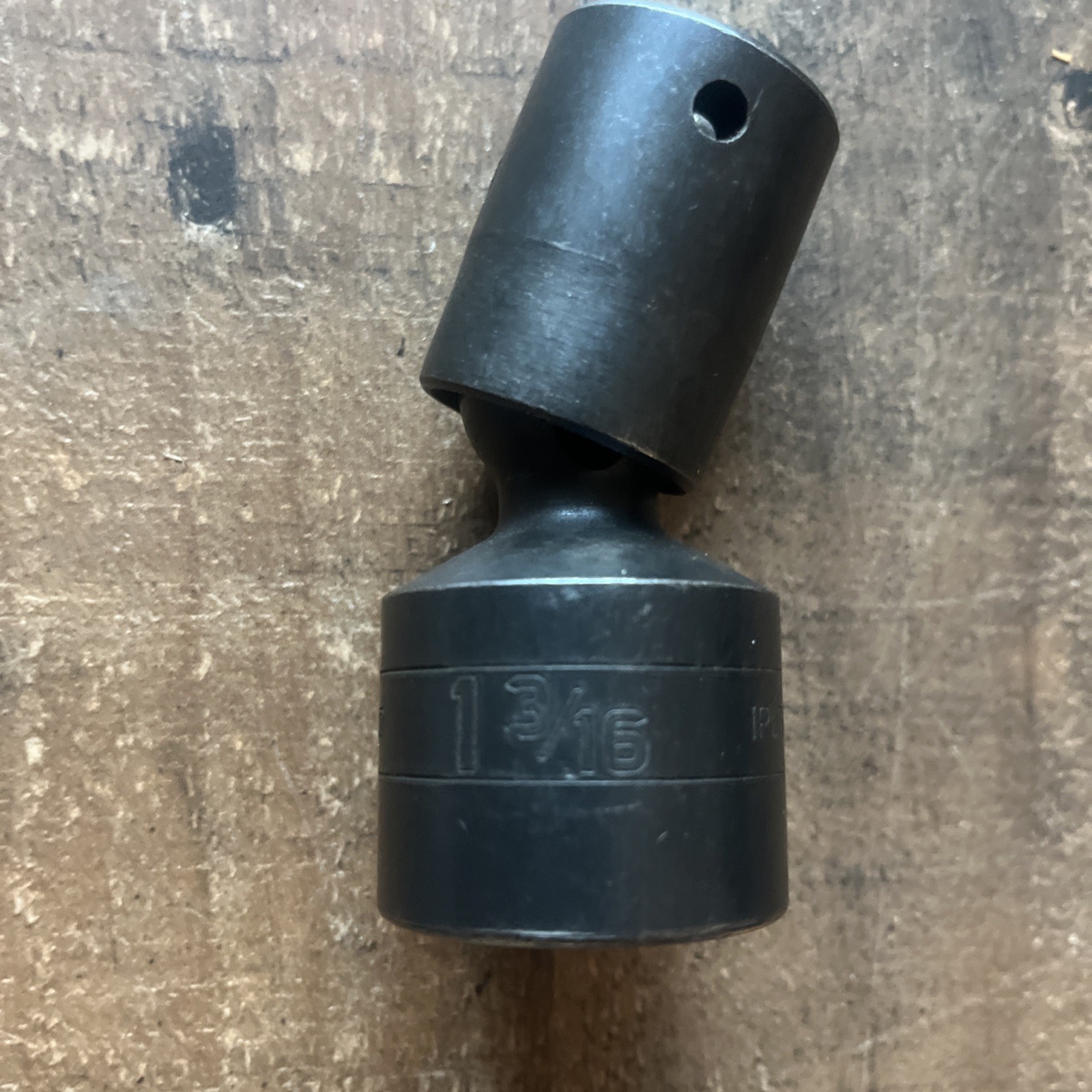 Snap On USA IPL38C 1/2″ Drive 6 Point 1 3/16″ Shallow Swivel Impact Socket